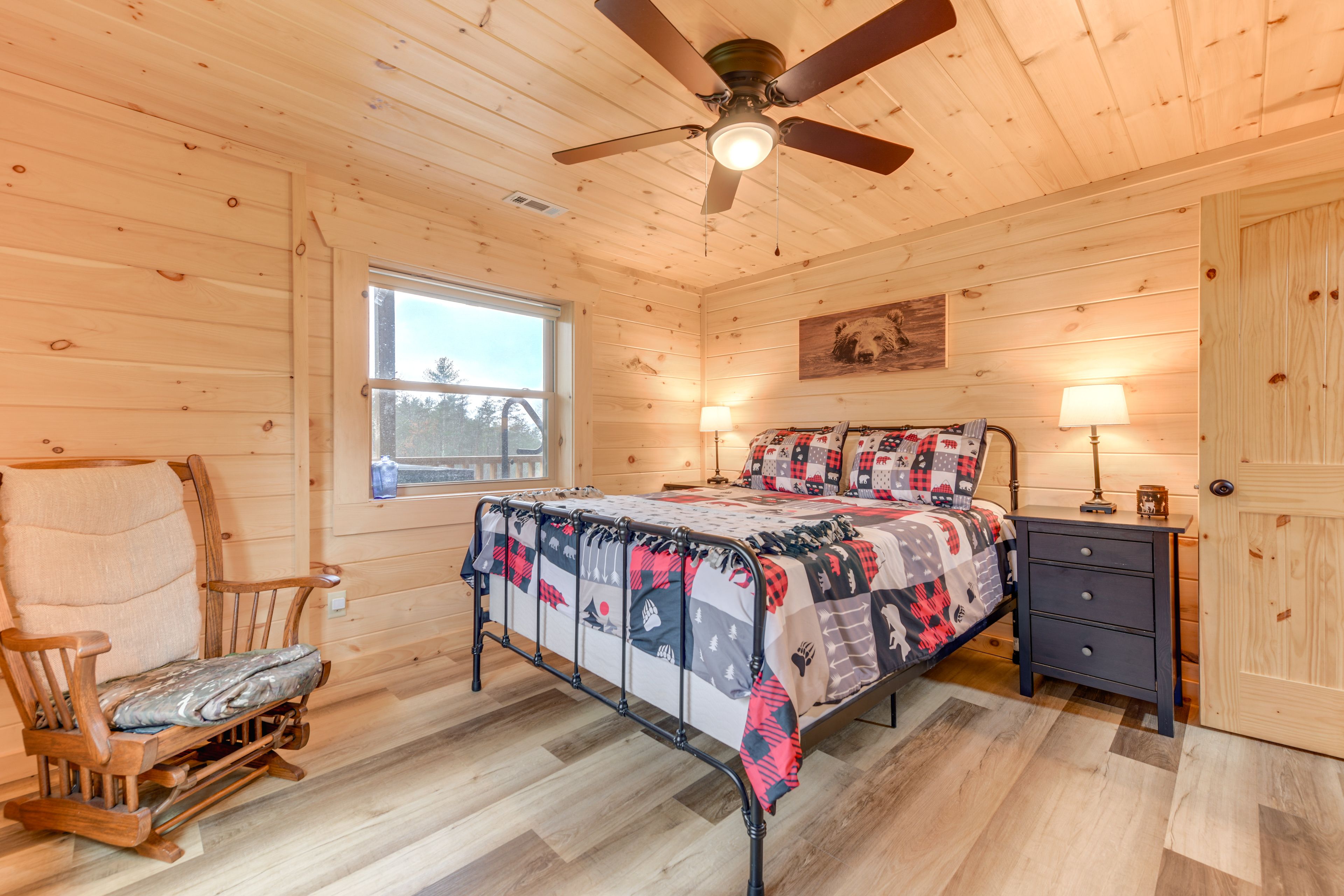 Bedroom 4 | Queen Bed | 1st Floor
