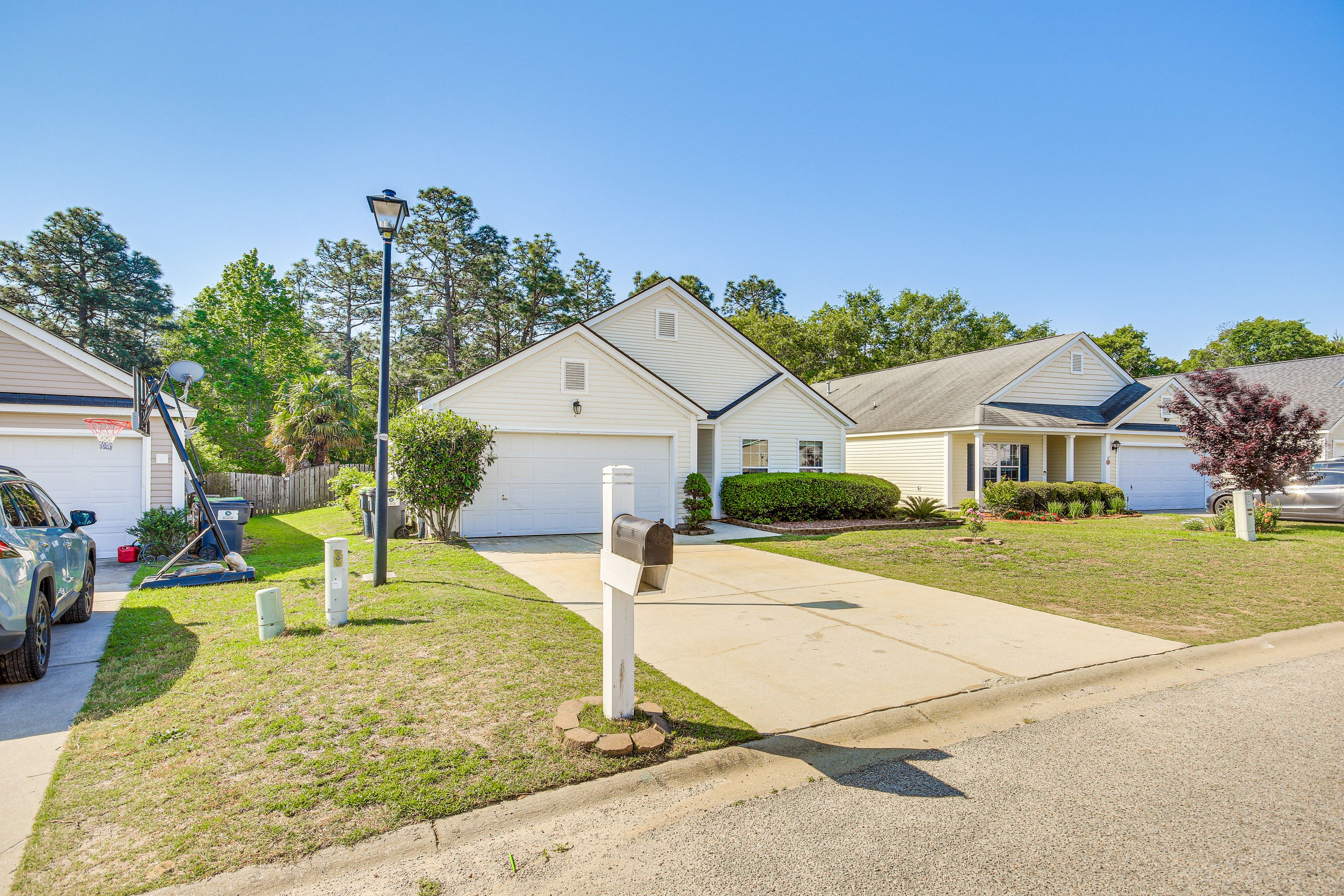 Parking | Driveway (4 Vehicles) | Free Street Parking | EV Charger