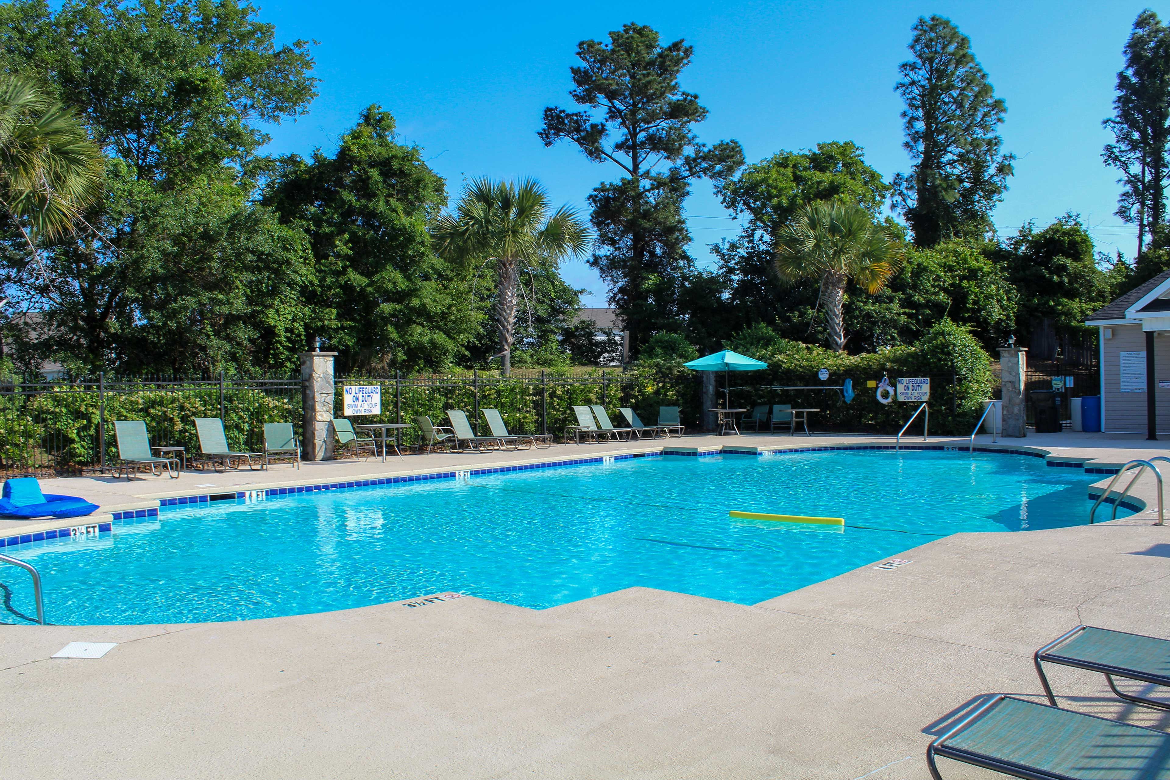 Community Amenities | Outdoor Pool
