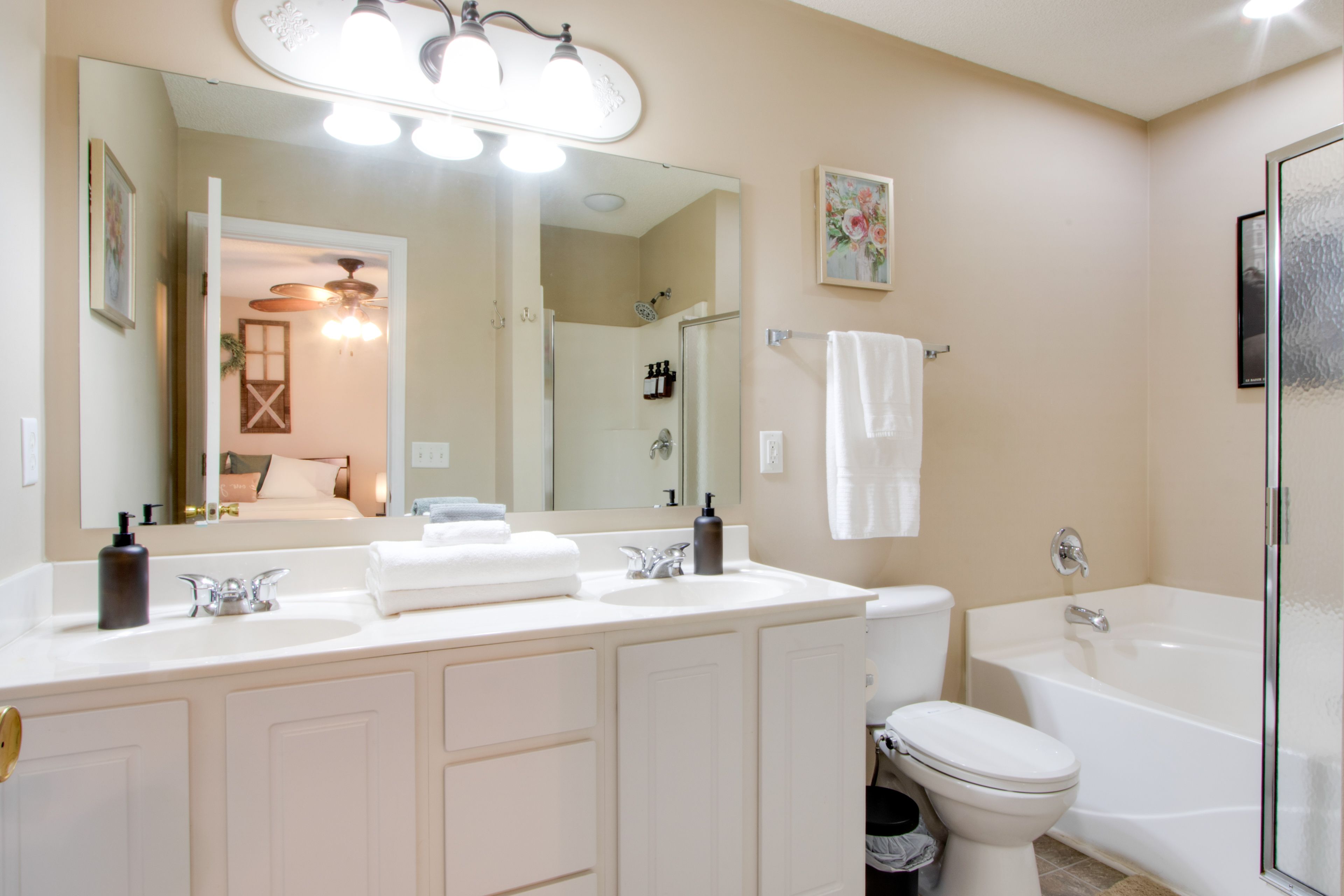 Full Bathroom | Complimentary Toiletries