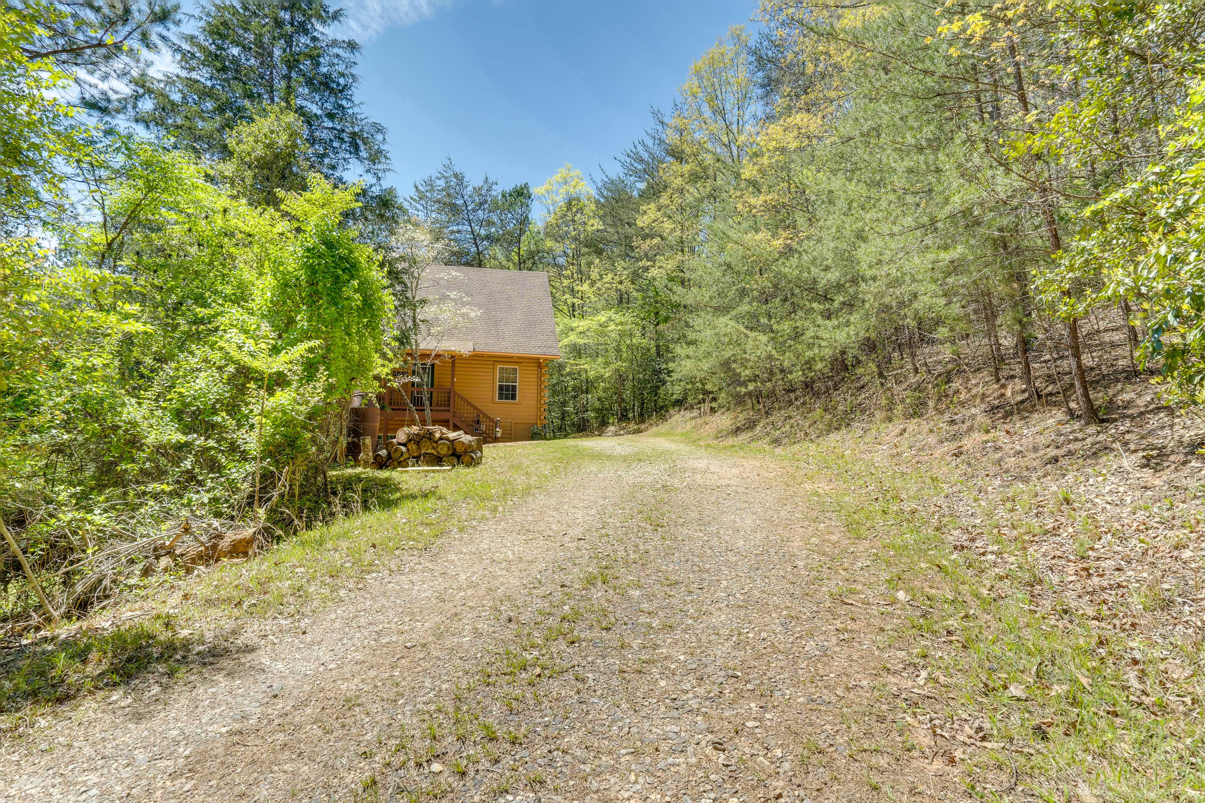 Driveway Parking (6 Vehicles) | RV/Trailer Parking Allowed On-Site