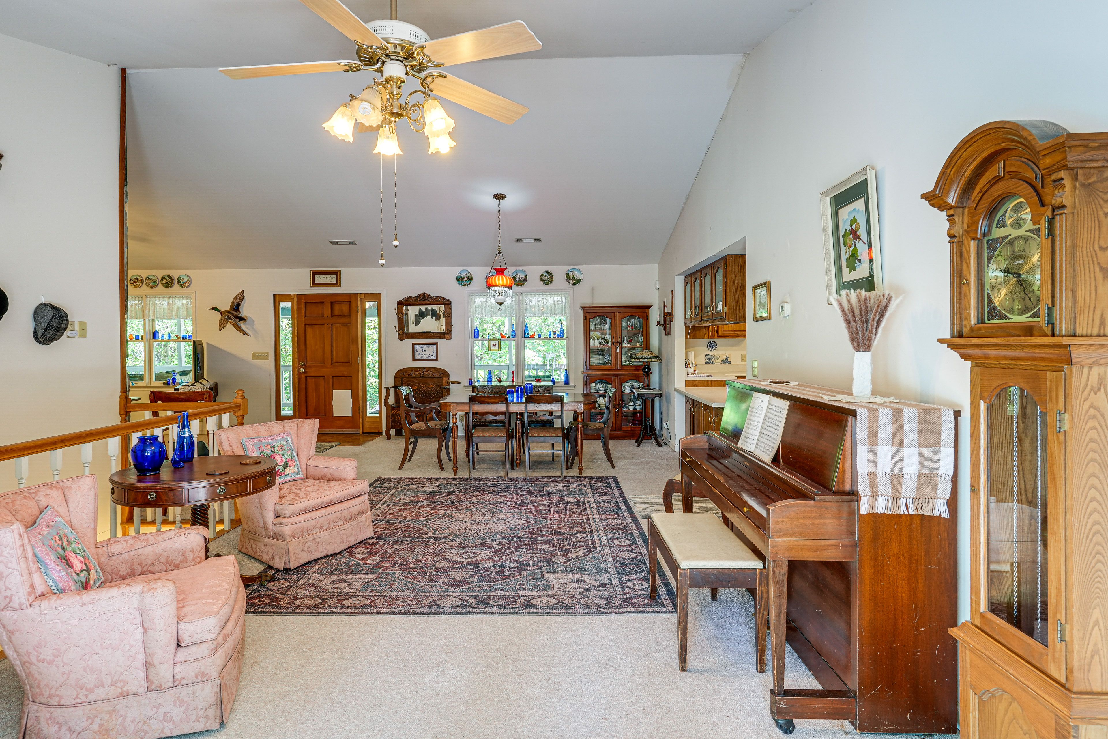 Living Room | Free WiFi | Central Heating & A/C | Smart TV | Main Level