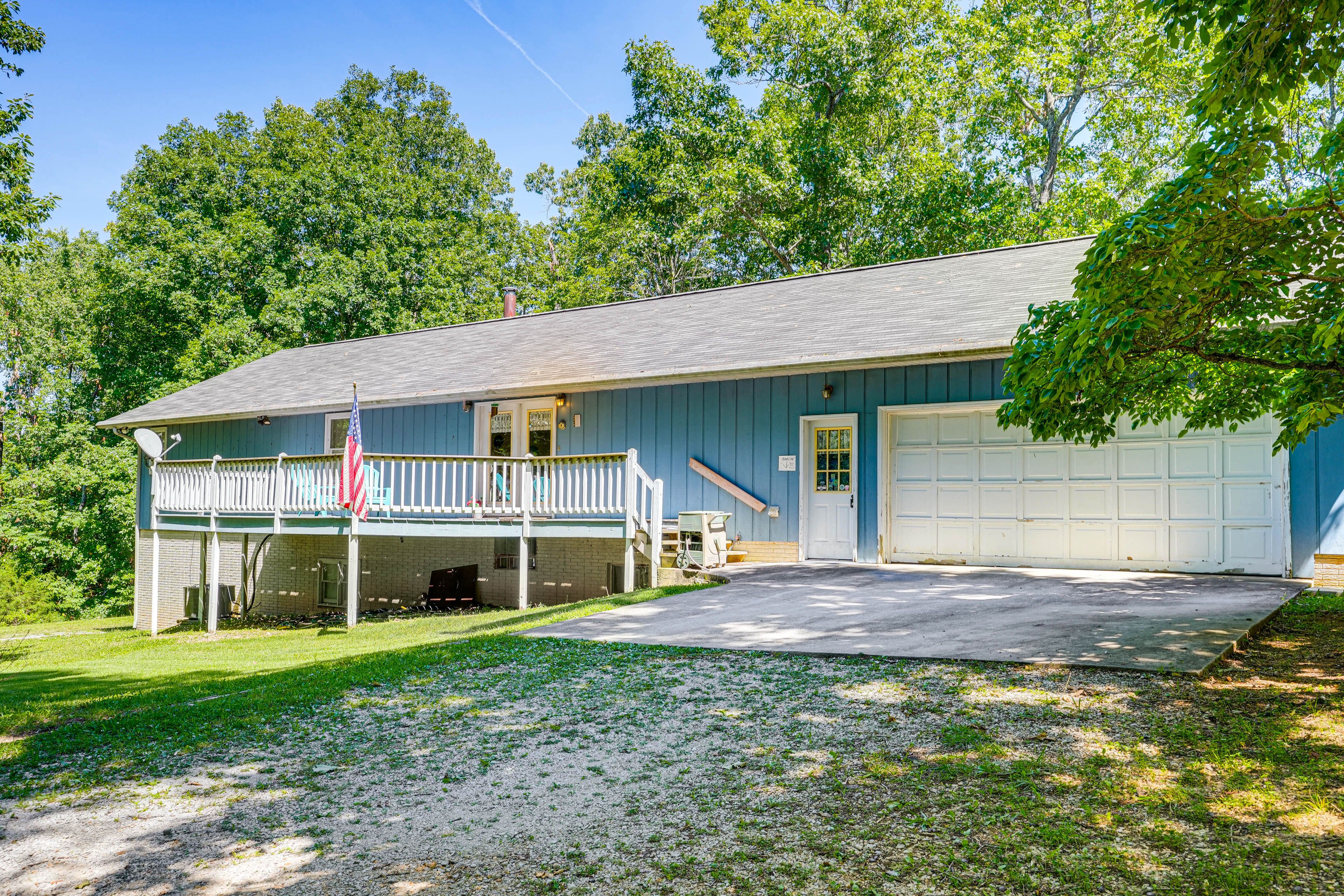 Exterior | Driveway (2 Vehicles)