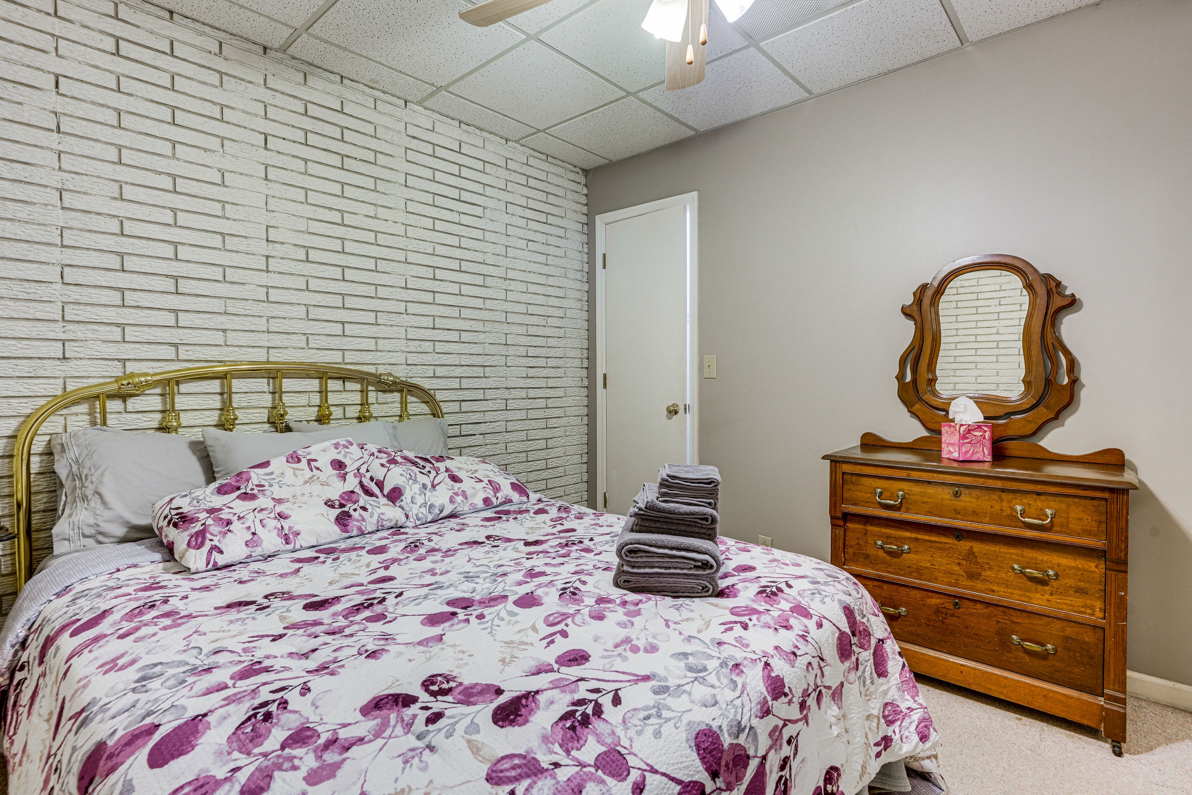 Bedroom 2 | Queen Bed | Lower Level