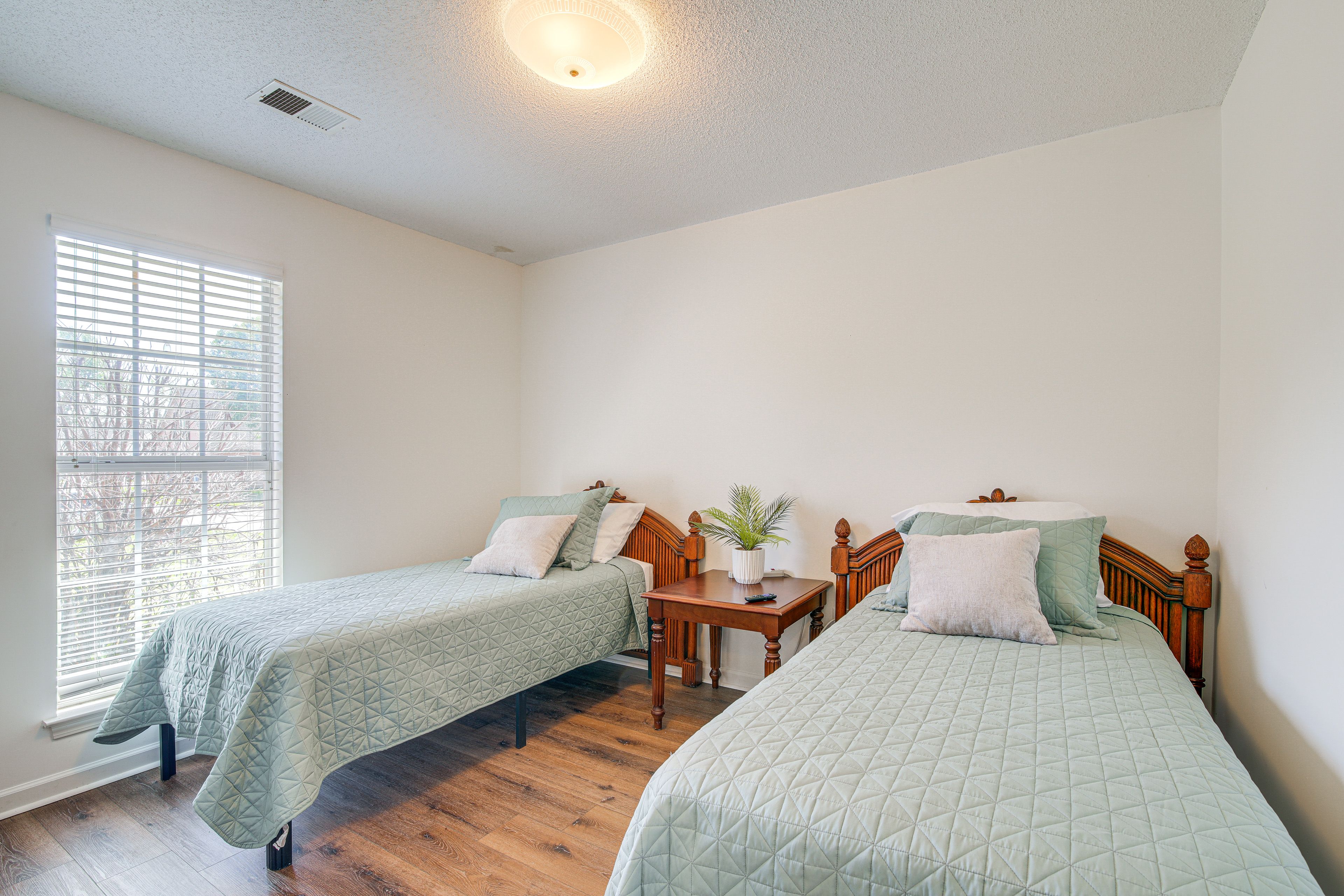 Bedroom 3 | 2 Twin Beds | Smart TVs
