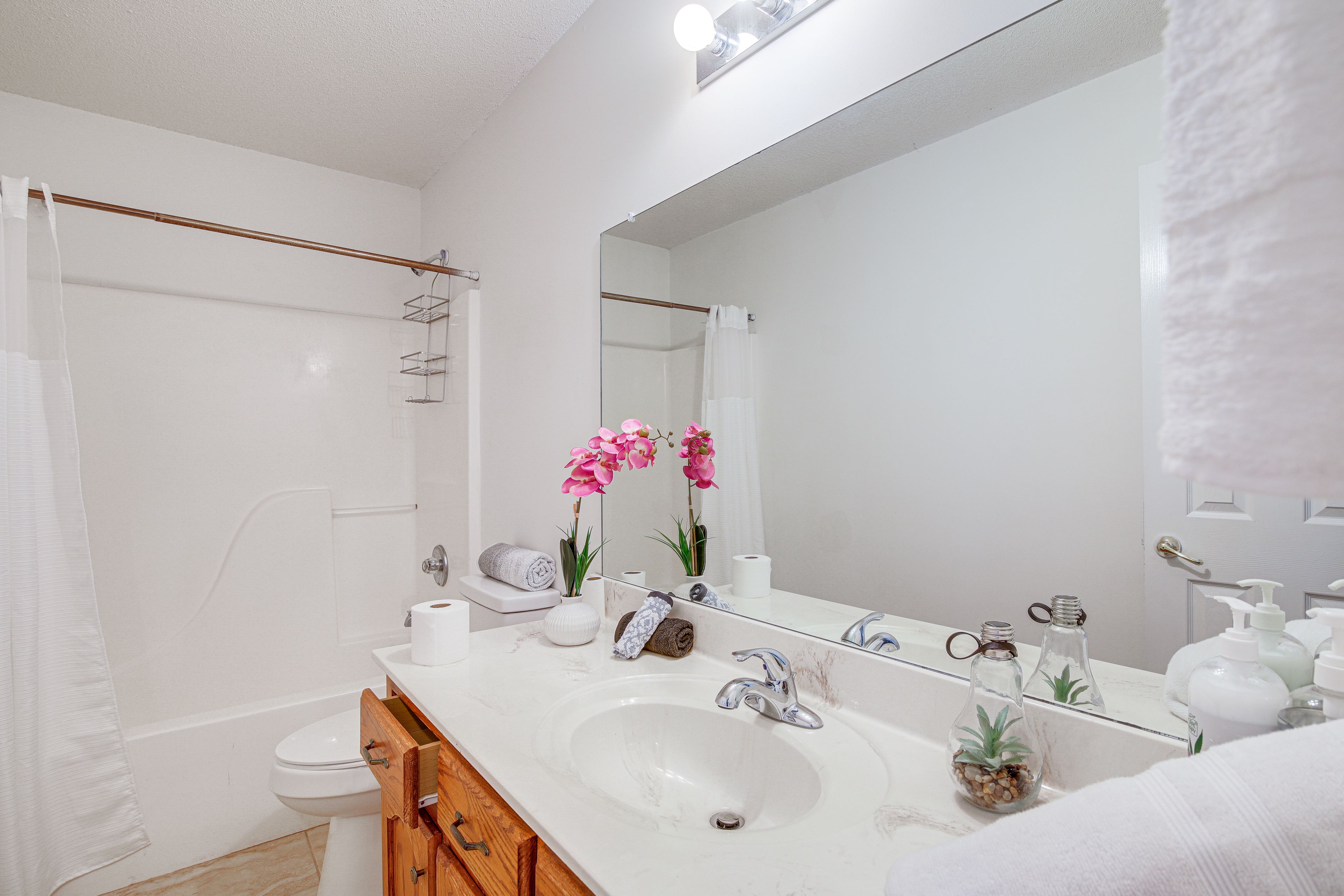 Full Bath | Complimentary Toiletries