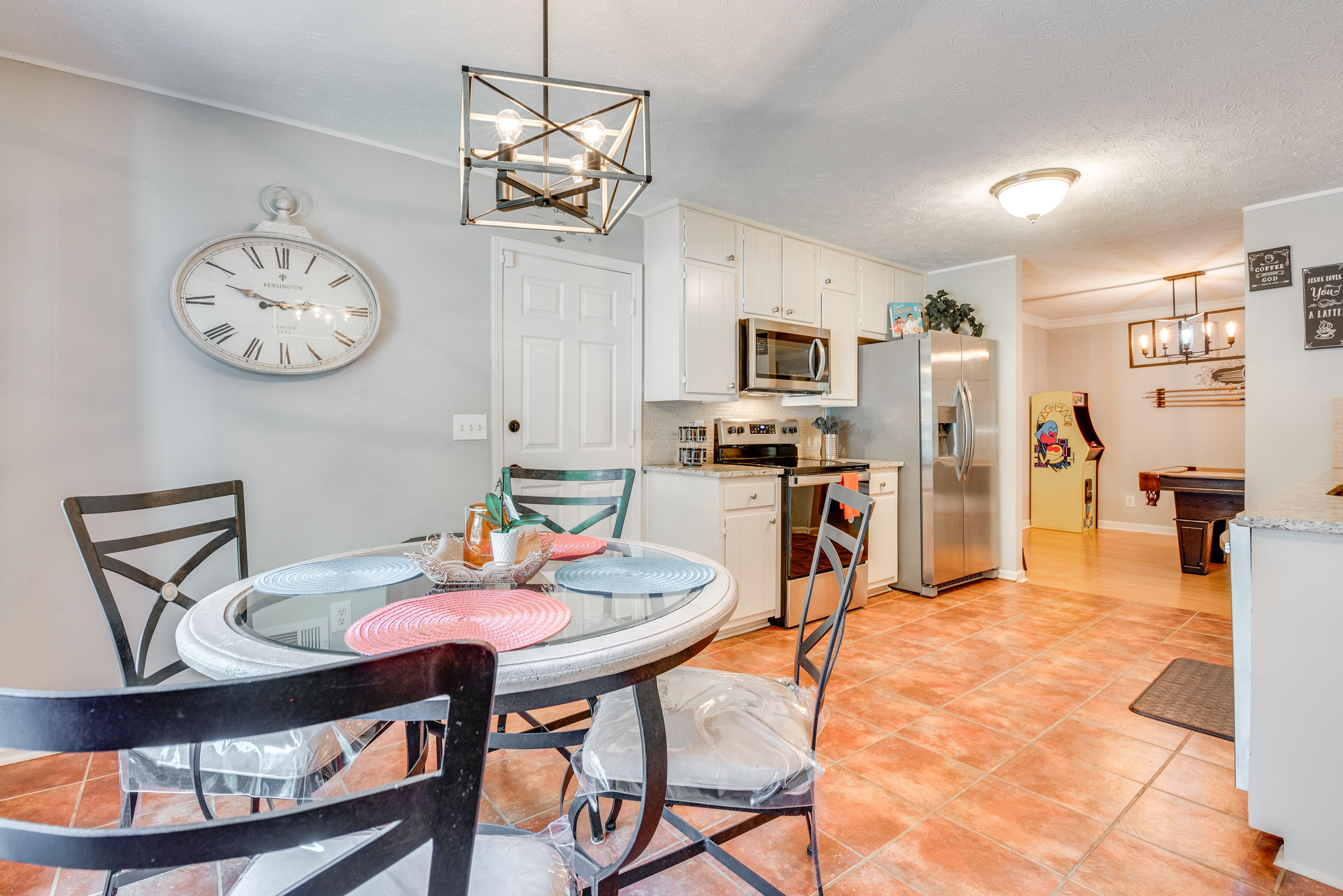 Dining Area | Dishware & Flatware