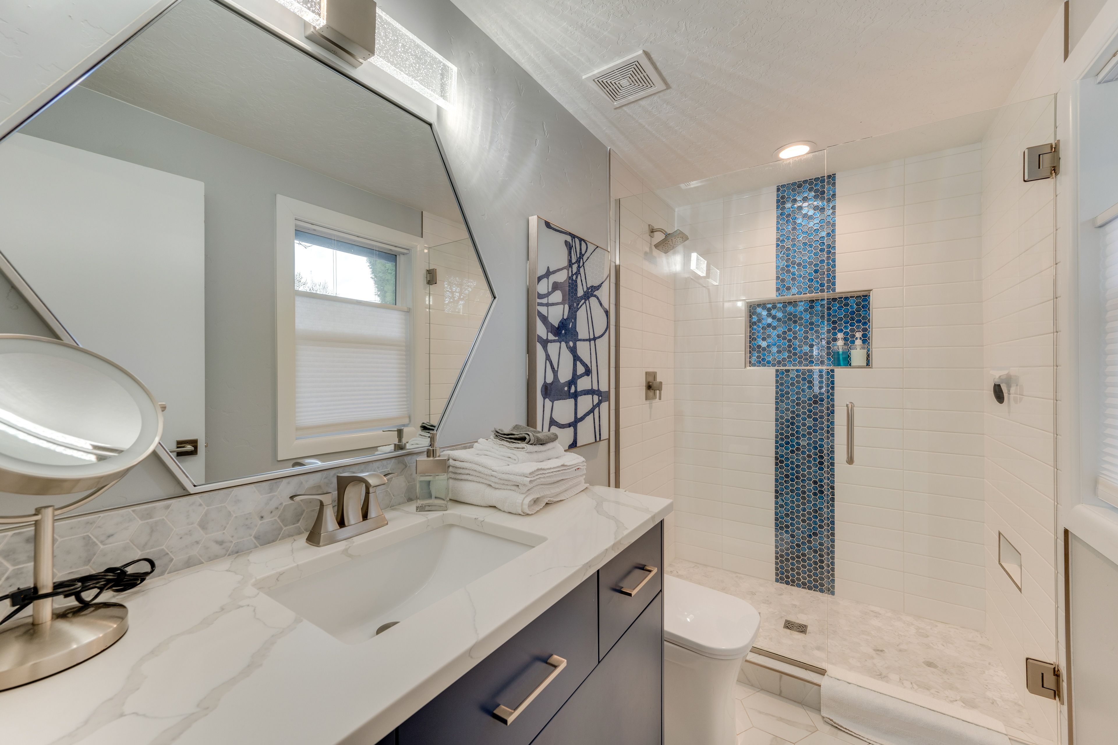 Full Bathroom | Complimentary Toiletries
