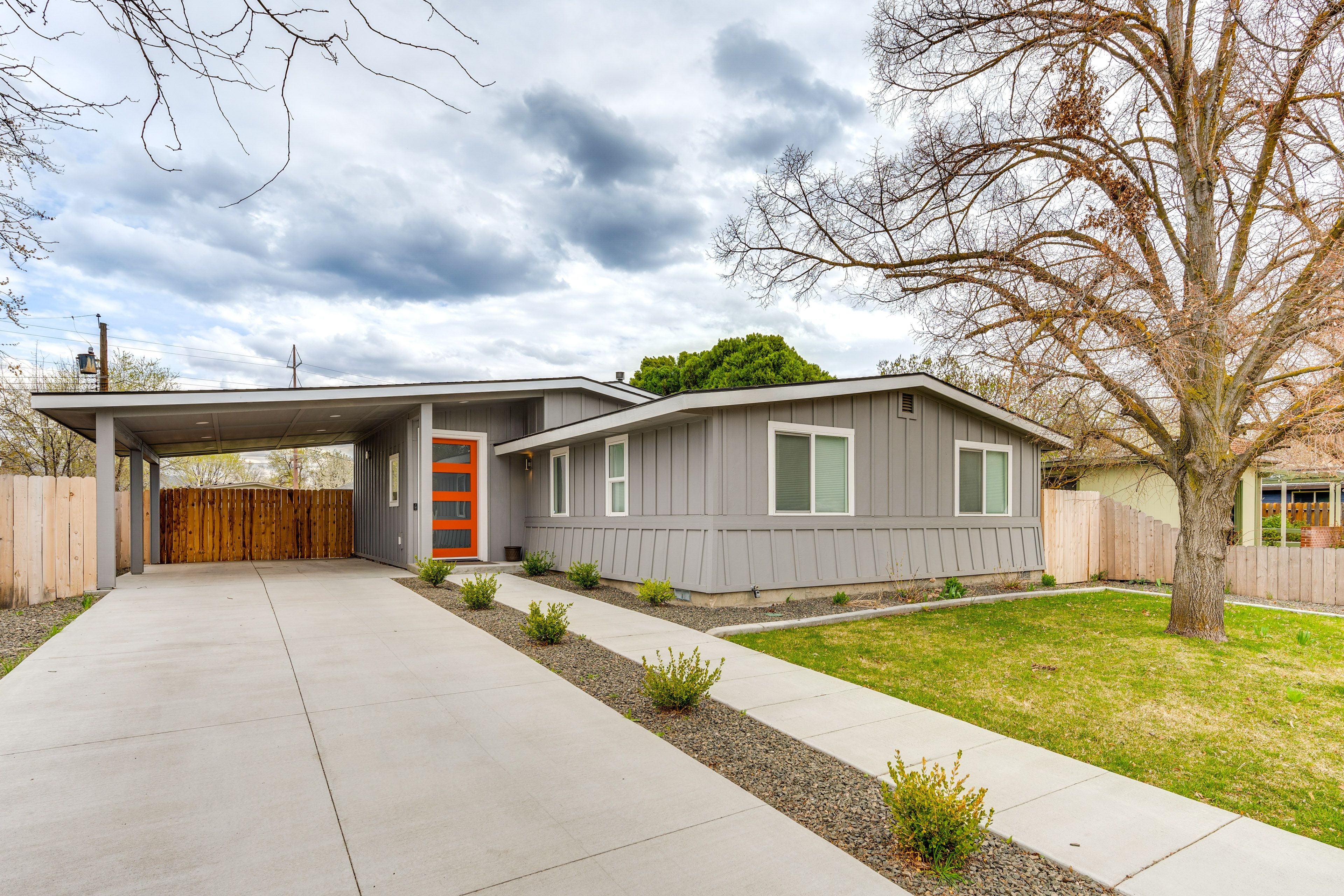 Parking | Carport (1 Vehicle) | Driveway (1 Vehicle)