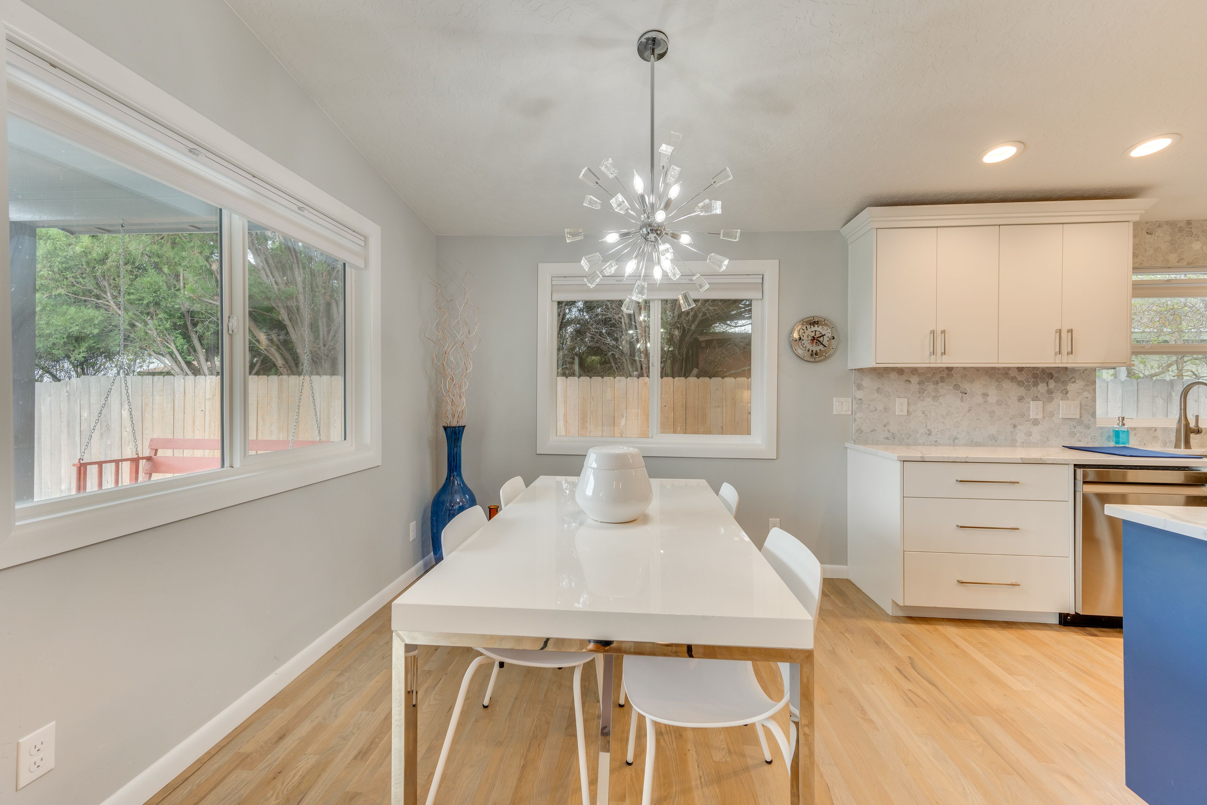 Dining Area | Dishware & Flatware Provided