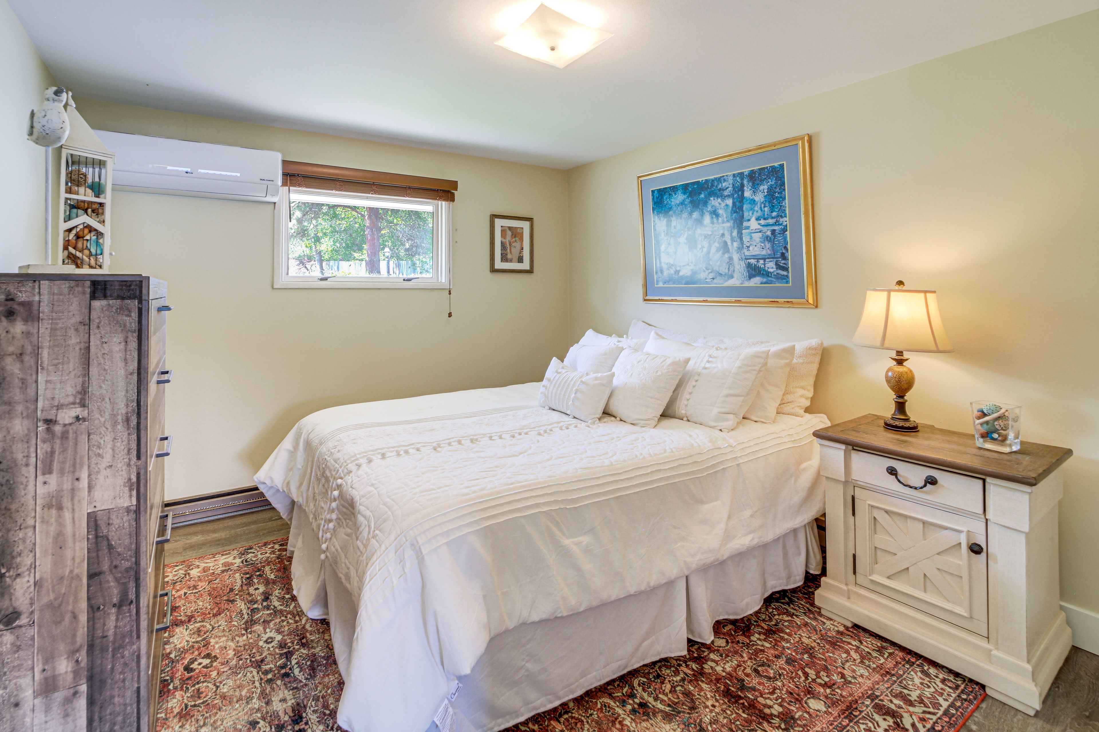 Bedroom 1 | Queen Bed | 1st Floor | Linens Provided