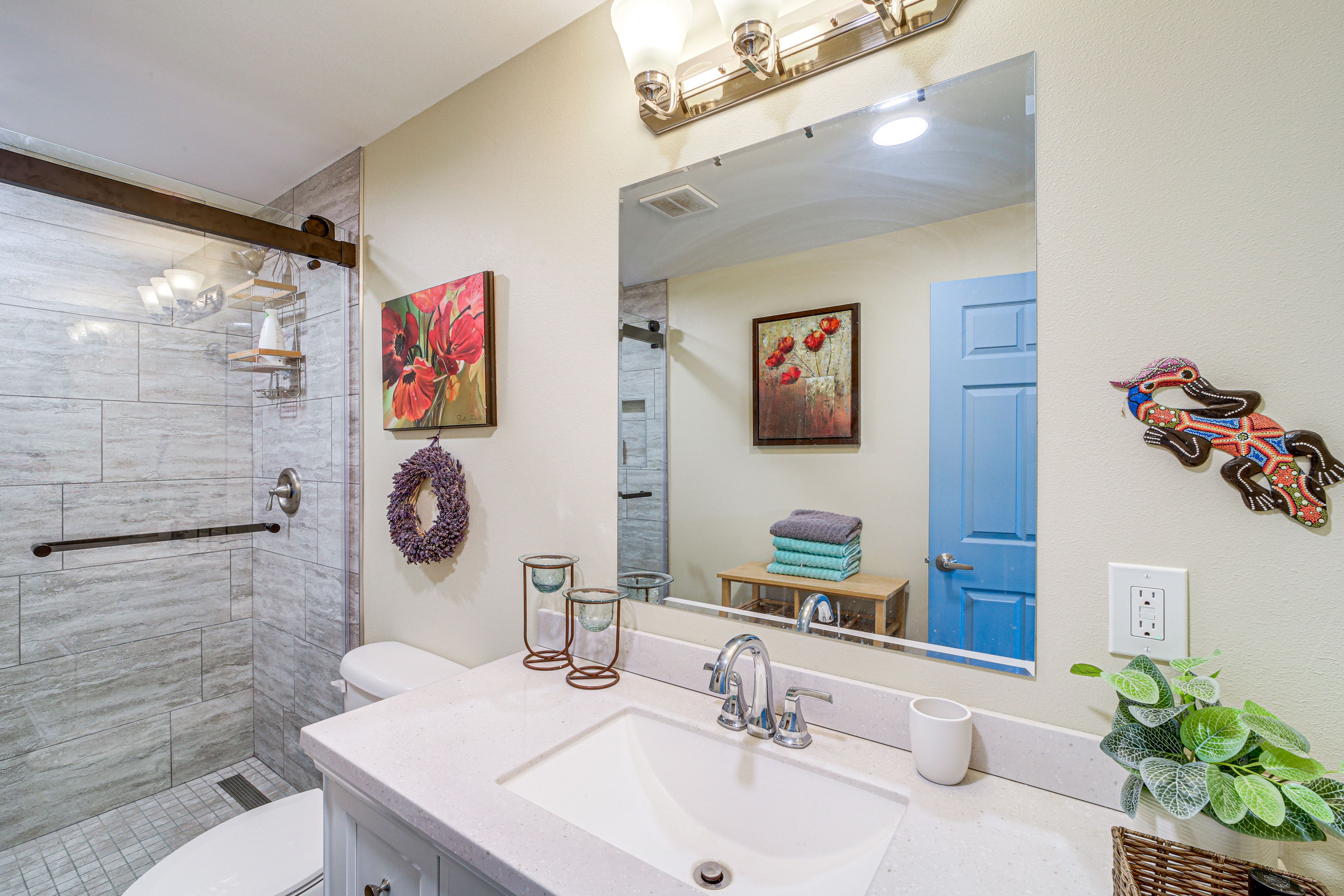 Full Bathroom | Basement | Hair Dryer