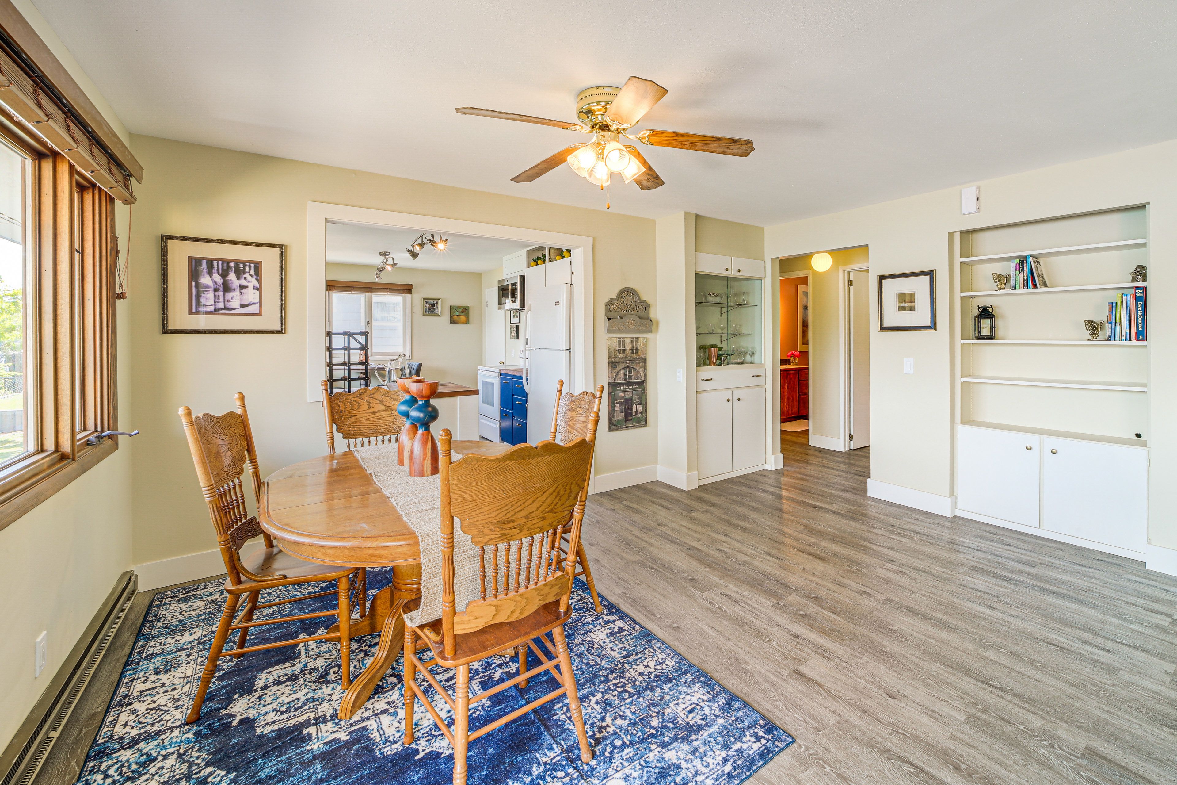 Dining Area | 1st Floor | Dishware/Flatware | Trash Bags/Paper Towels