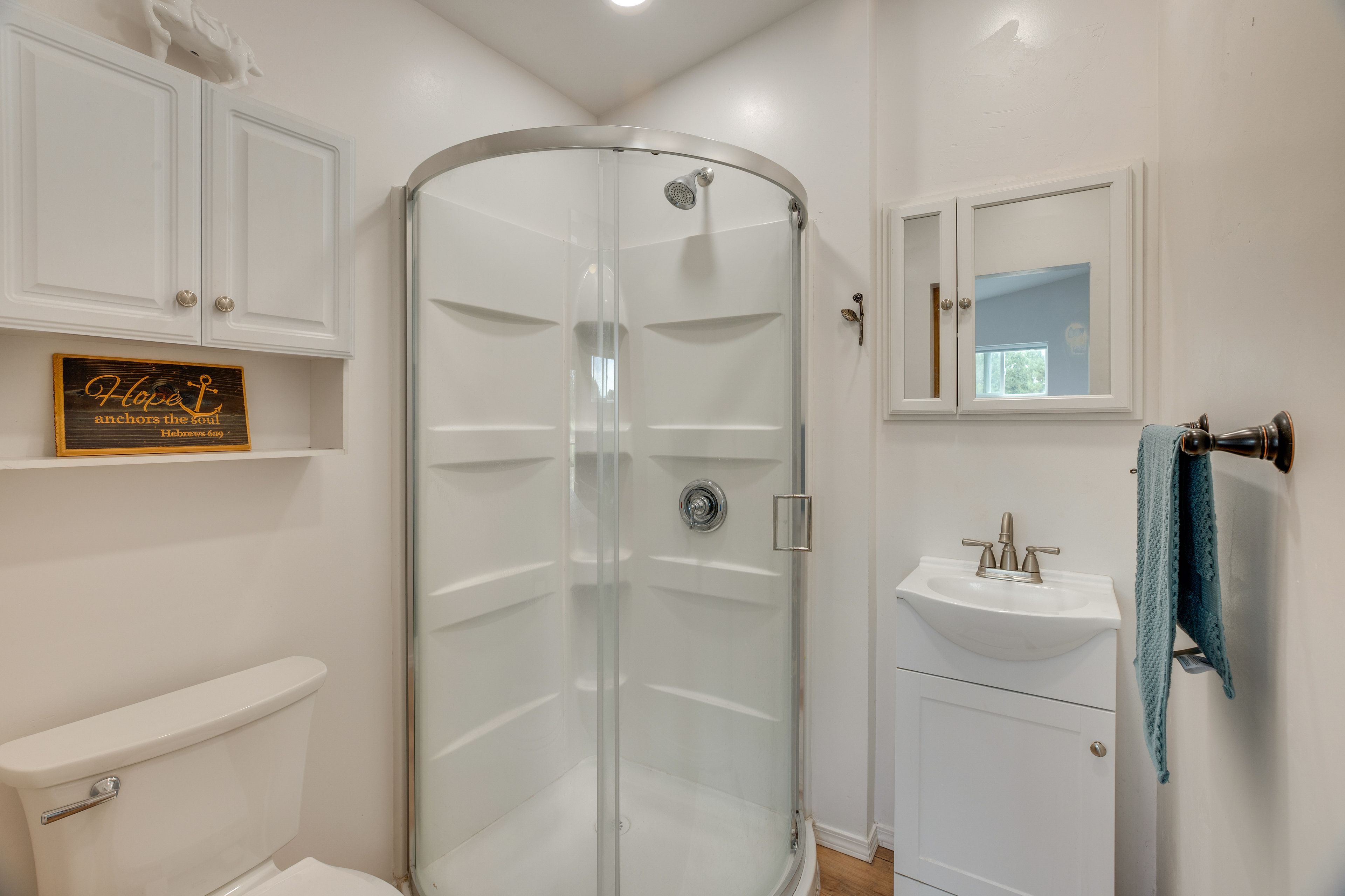 En-Suite Bath | Upper Floor
