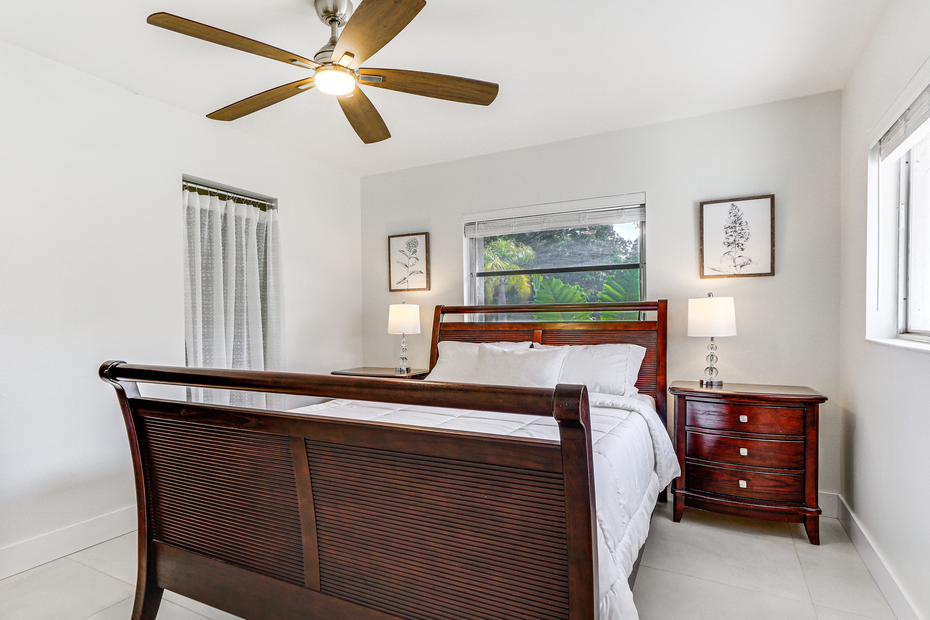 Bedroom 3 | Queen Bed