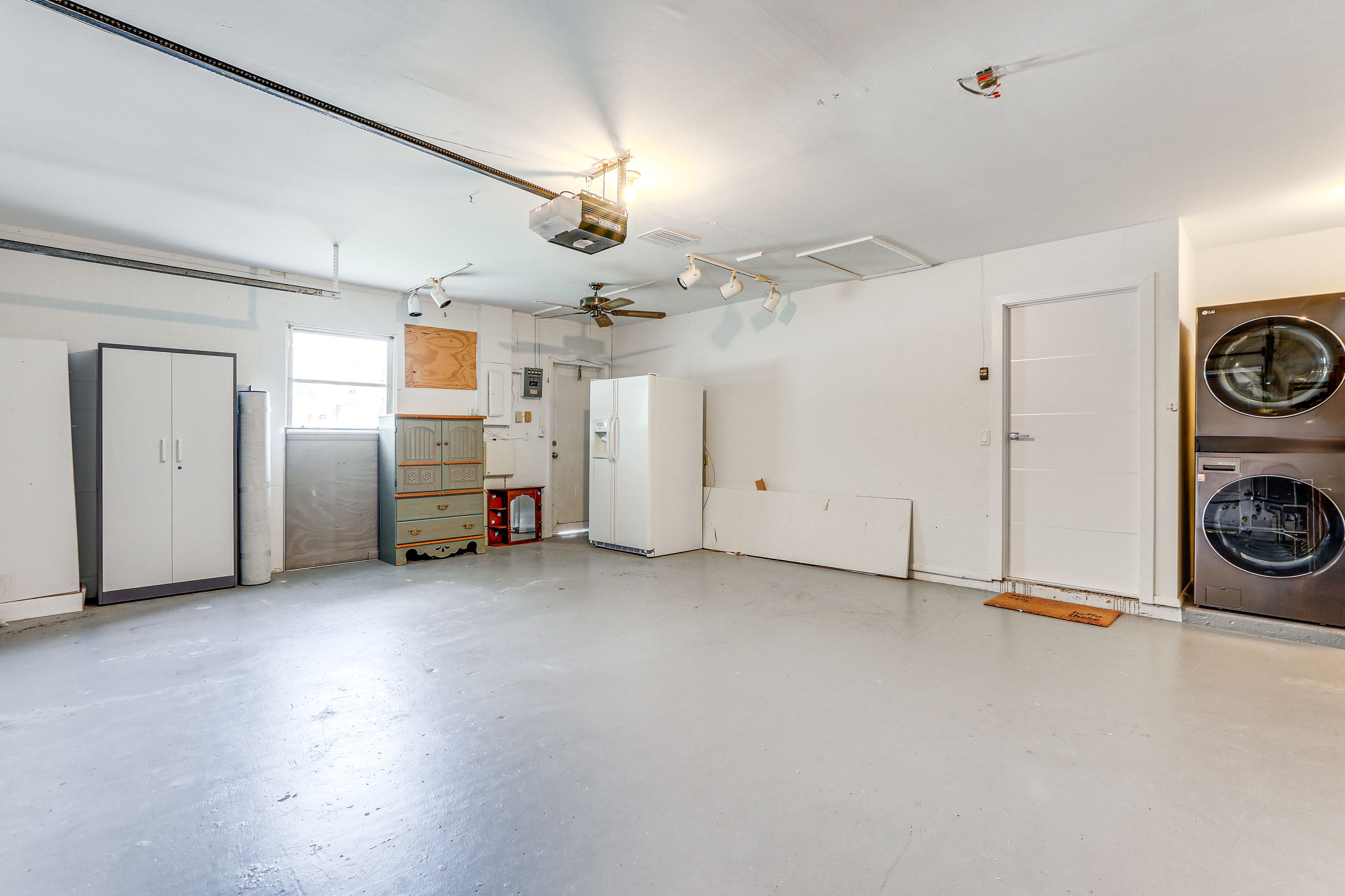 Garage (2 Vehicles) | Washer & Dryer