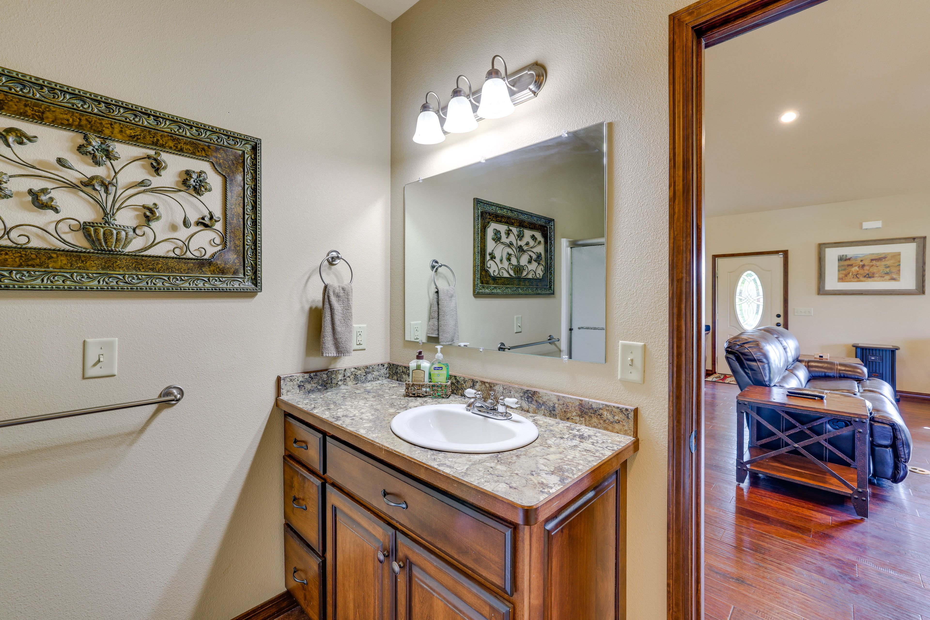 Full Bathroom | Complimentary Toiletries