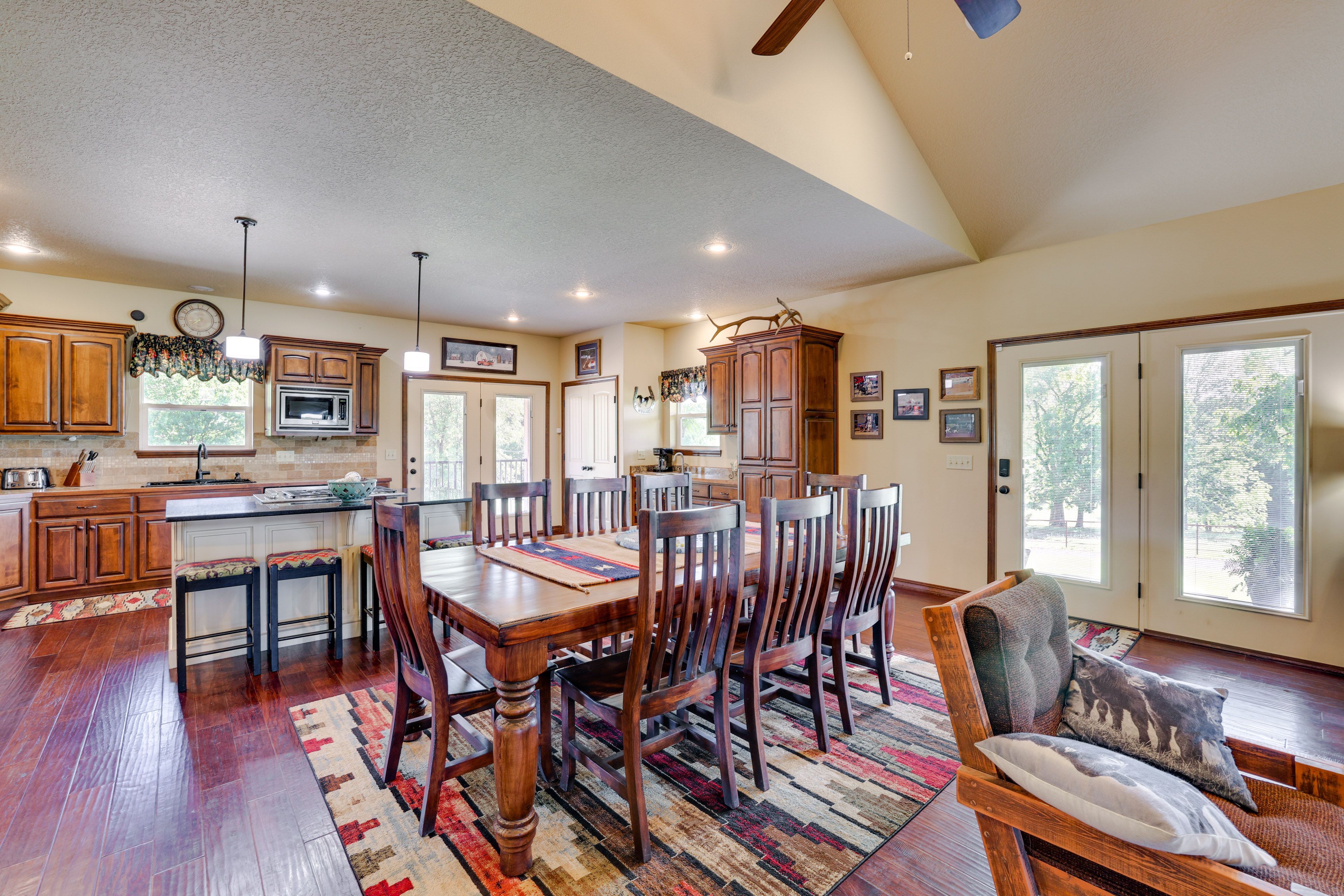 Dining Area | Dishware & Flatware Provided