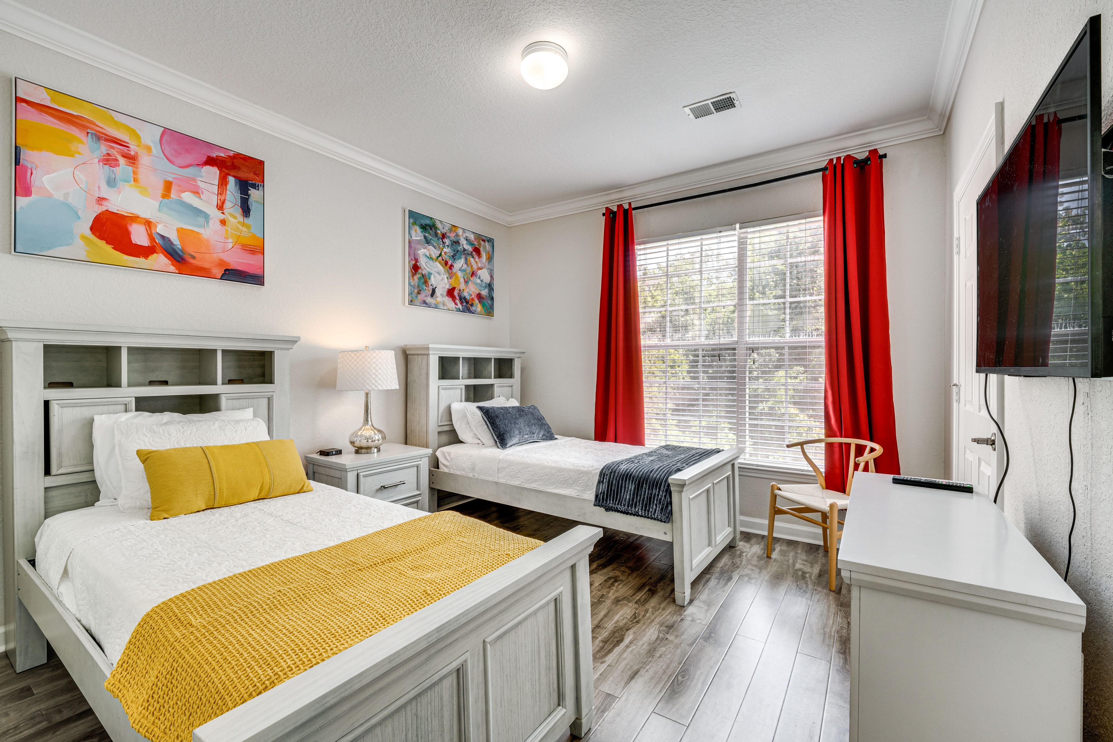 Bedroom 2 | 2 Twin Beds | Smart TV