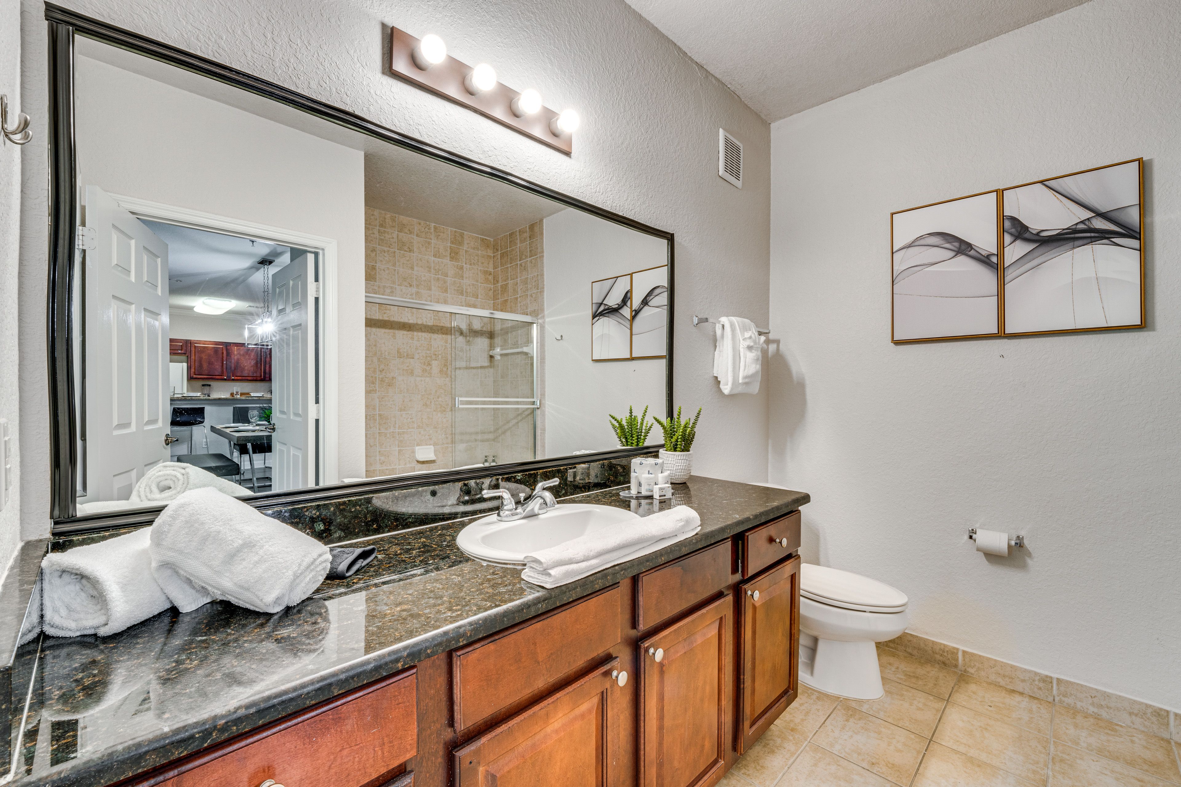 Bathroom | Complimentary Toiletries | Towels Provided