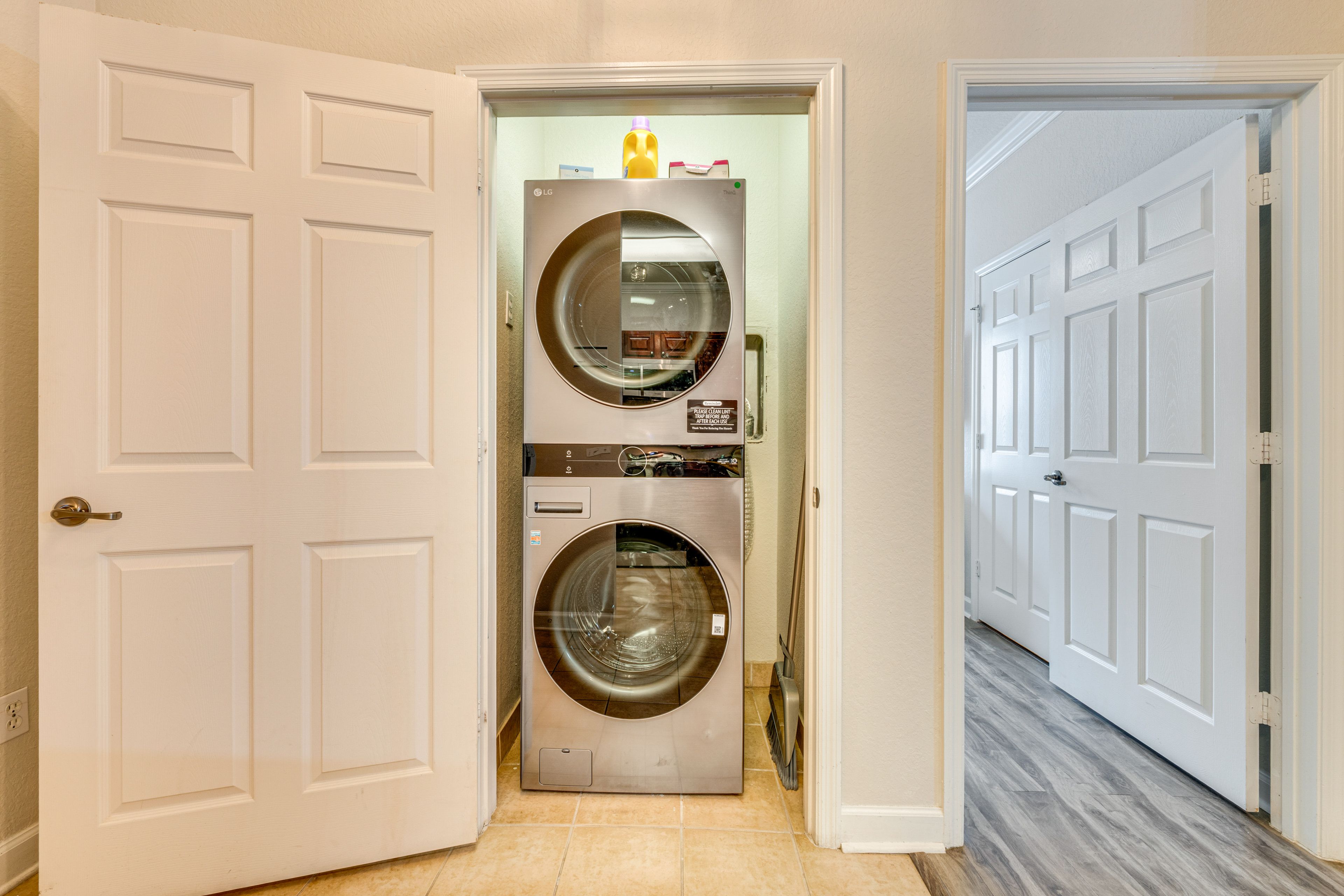 Laundry Closet | Washer & Dryer
