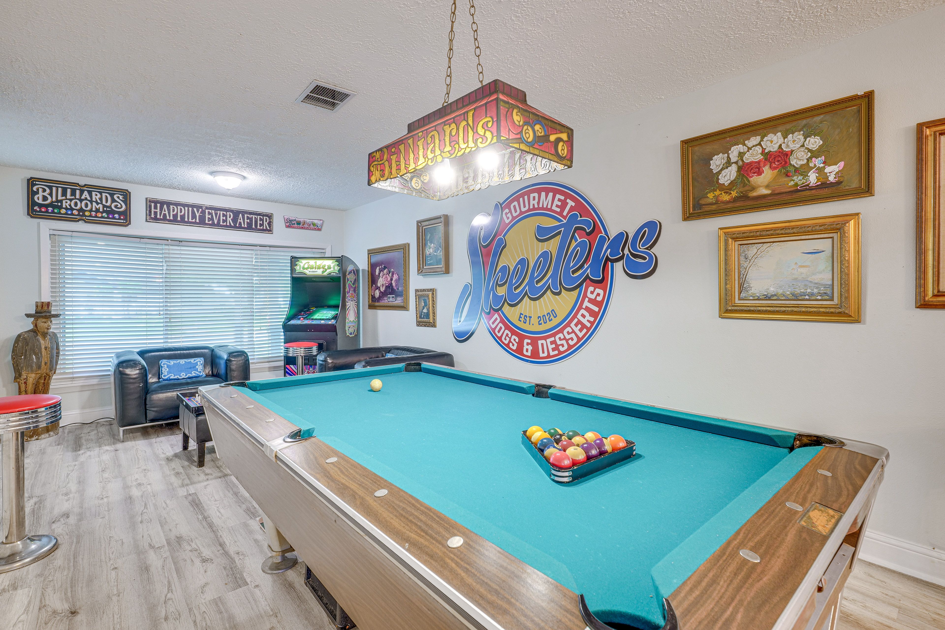Game Room | Single-Story Home | Arcade Game | Pool Table