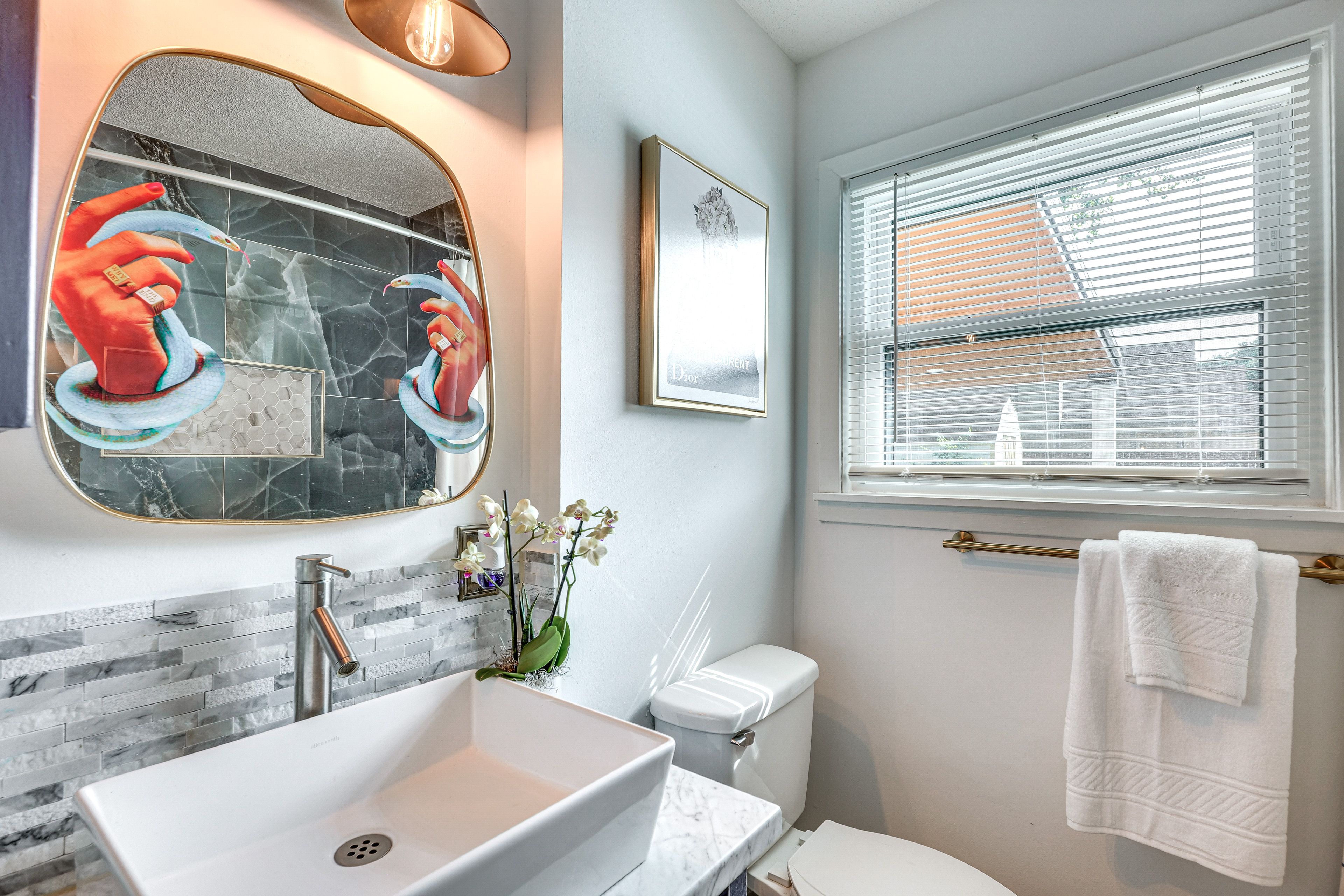 Full Bathroom | Towels Provided | Complimentary Toiletries