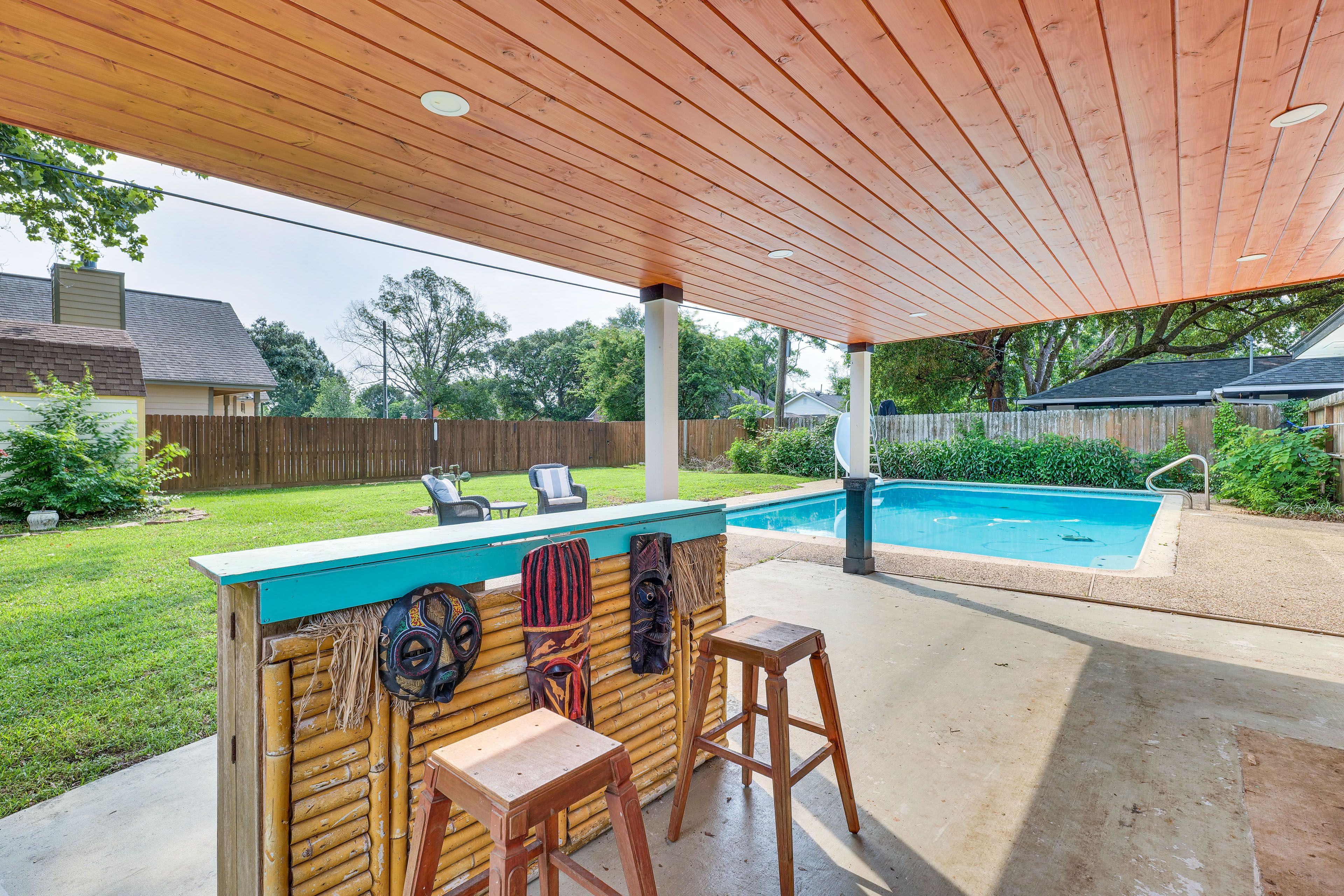 Covered Patio | Dry Bar