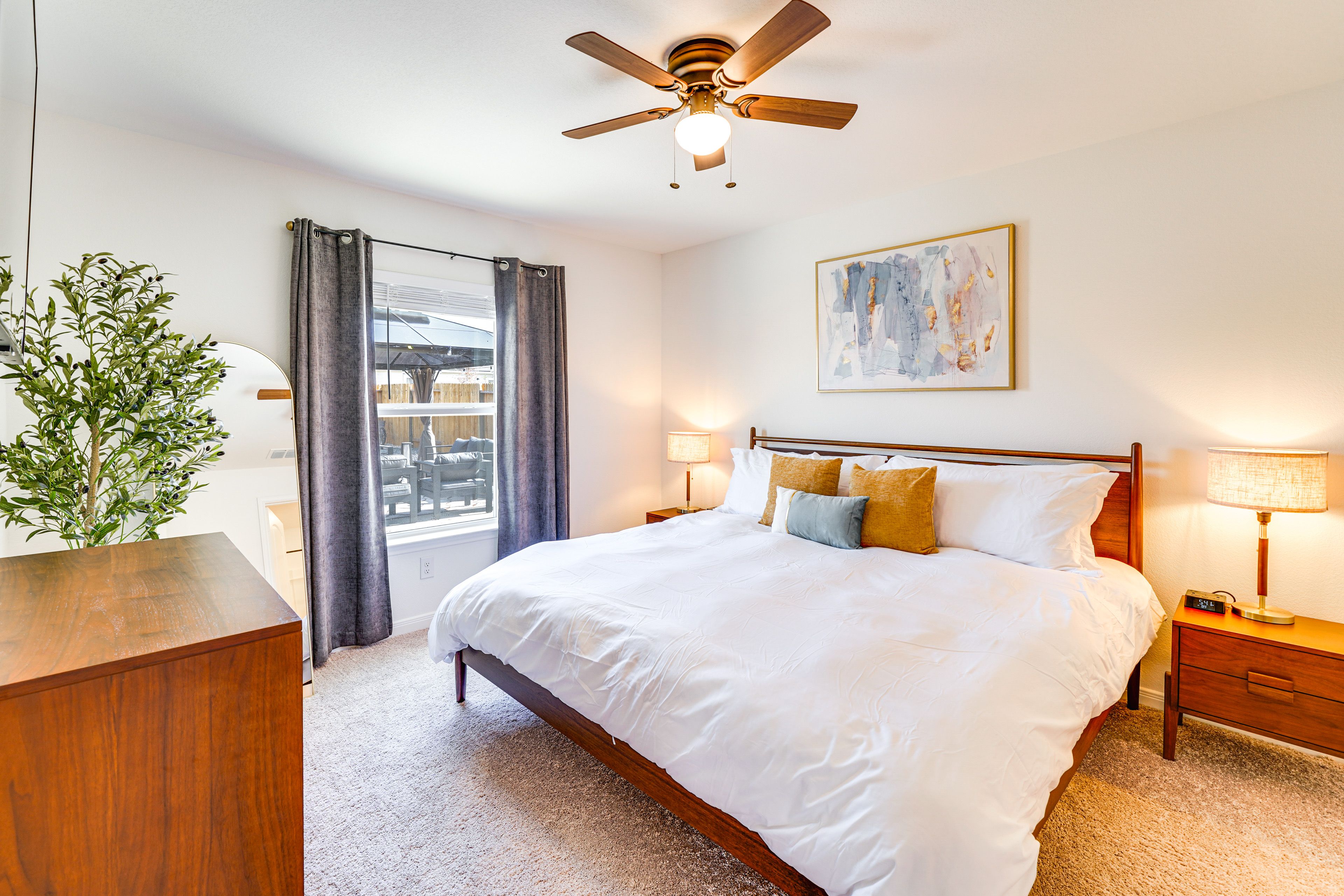 Bedroom 1 | King Bed | Smart TV