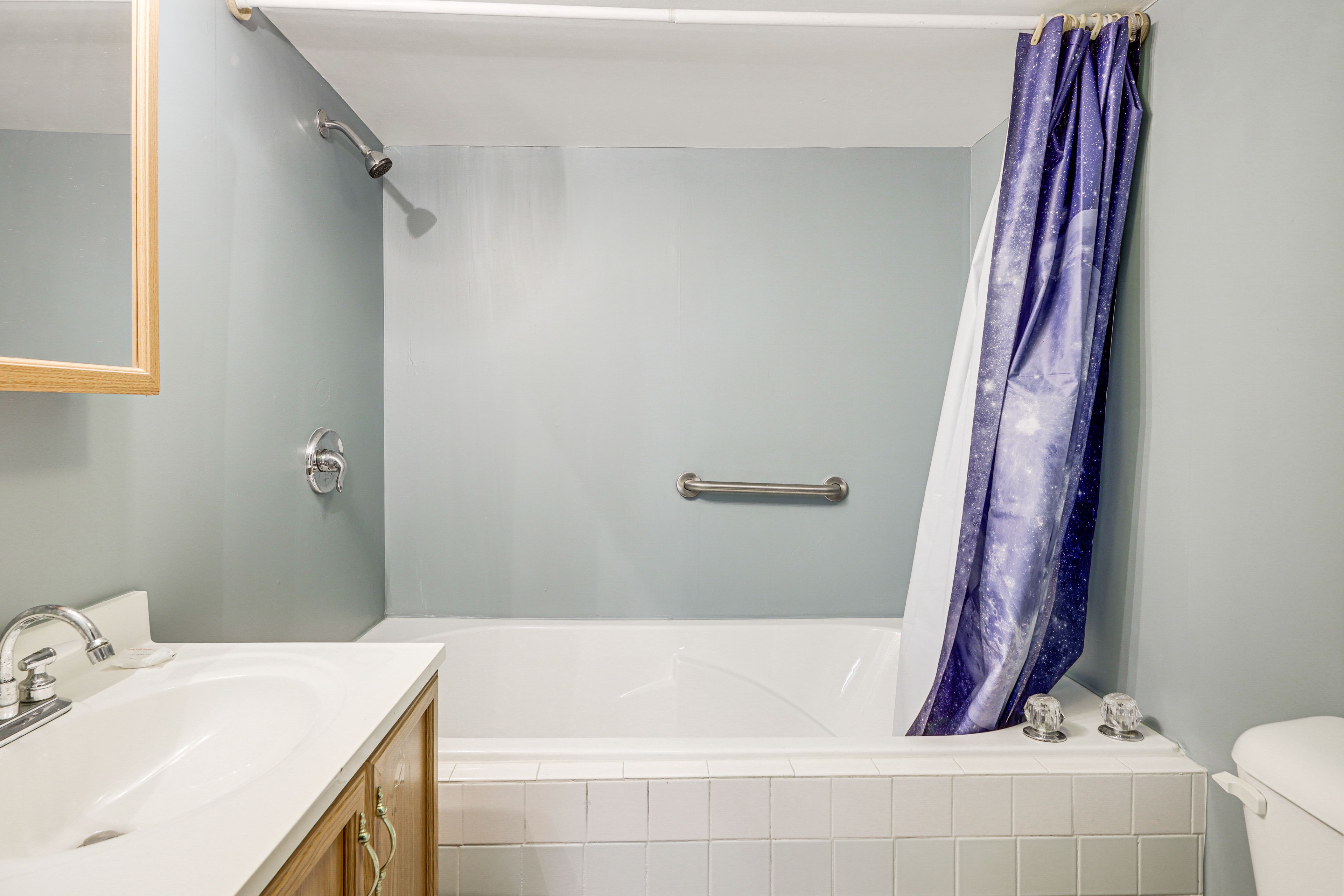 Full Bathroom | Basement | Shower/Tub Combo