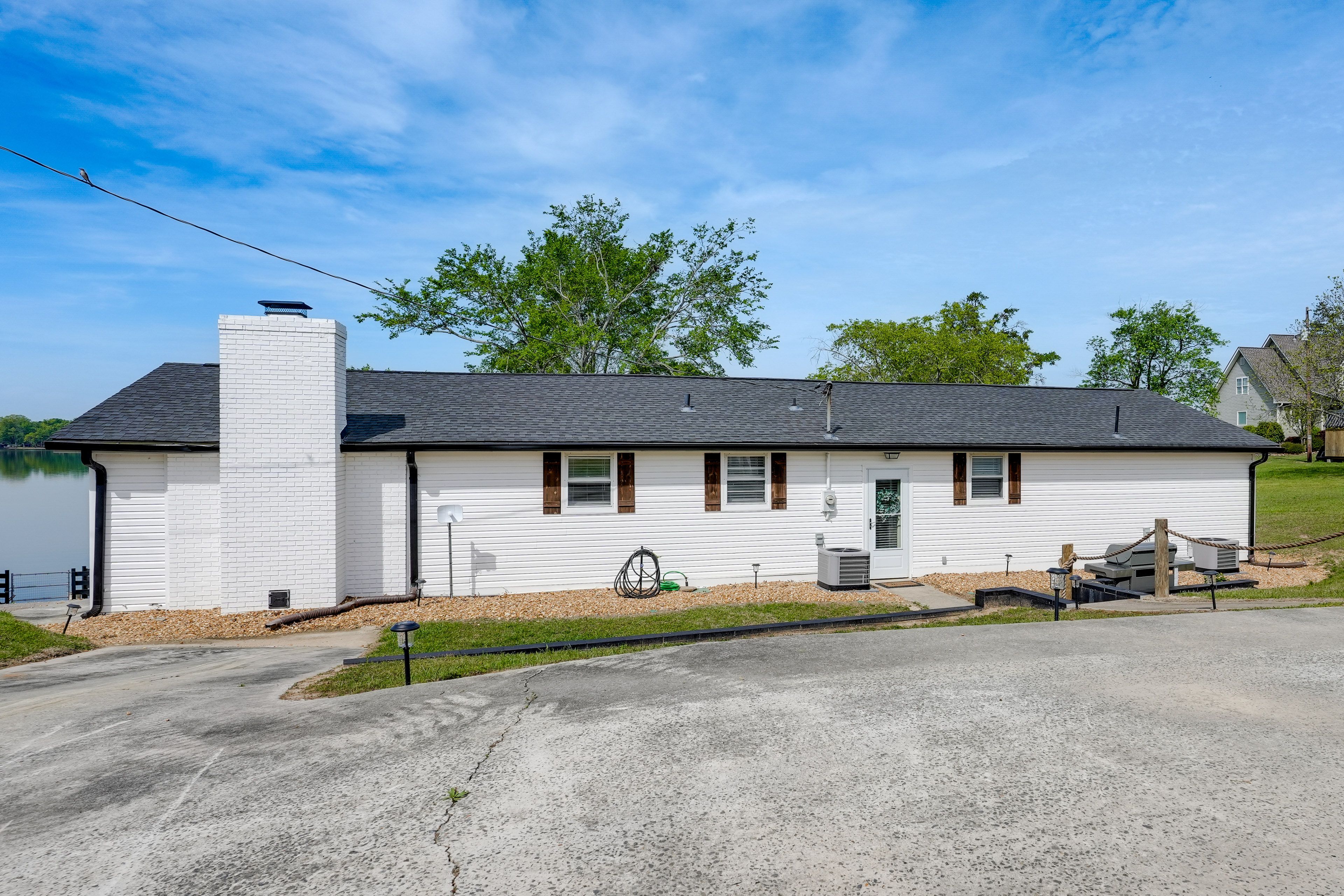 Parking | Driveway (4 Vehicles) | Yard Parking | Trailer/Boat Parking Allowed