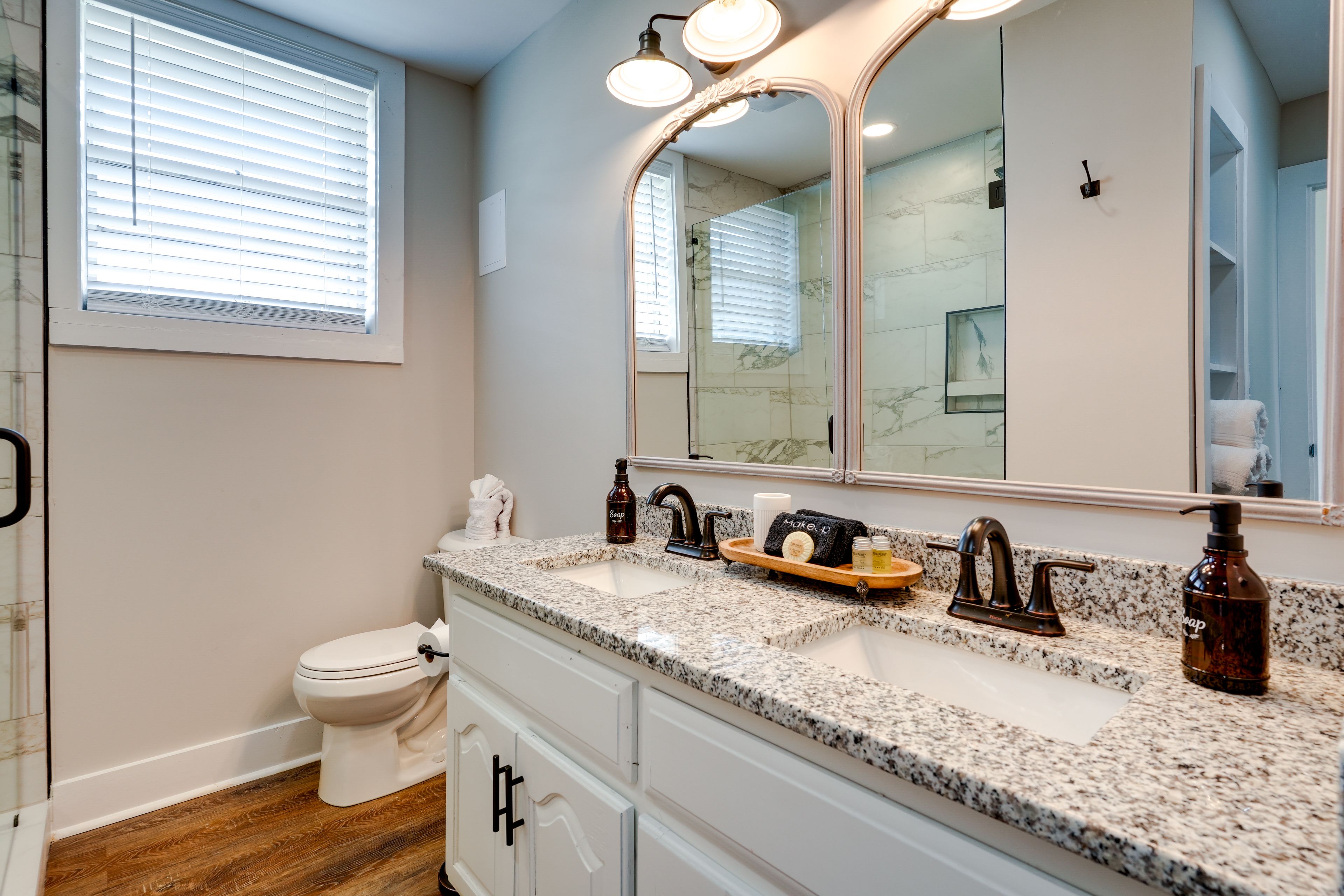 Full Bathroom | Shower | Towels Provided