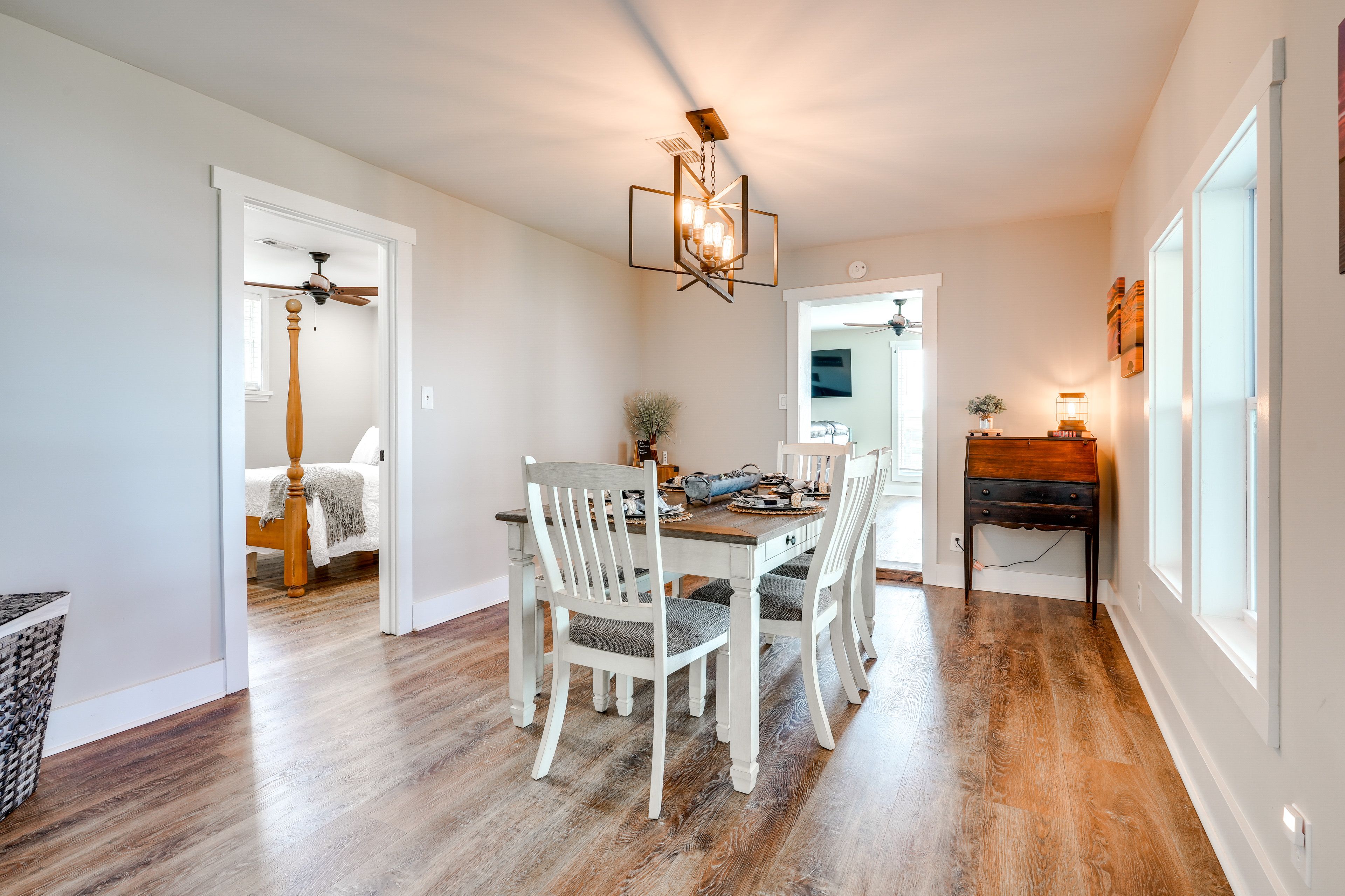 Dining Area | Dishware/Flatware Provided | Free WiFi