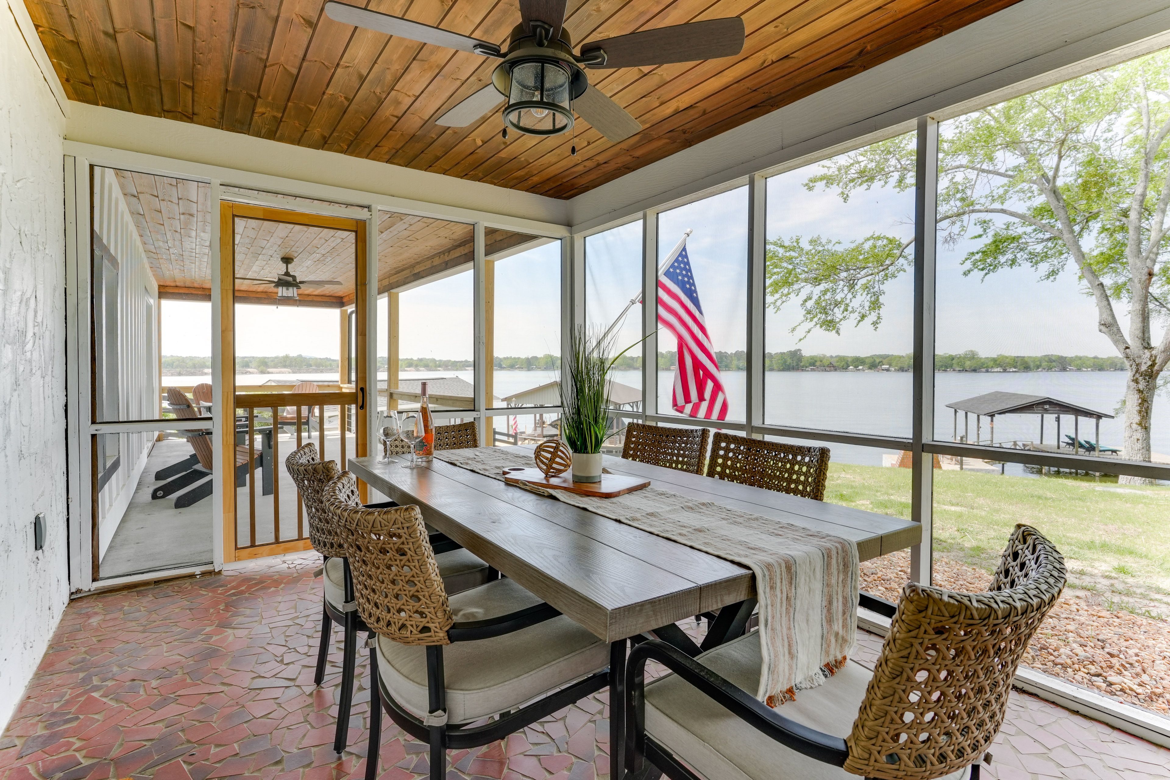 Screened-In Patio | Gas Grill | Sunroom | Water Views | Kayaks Provided