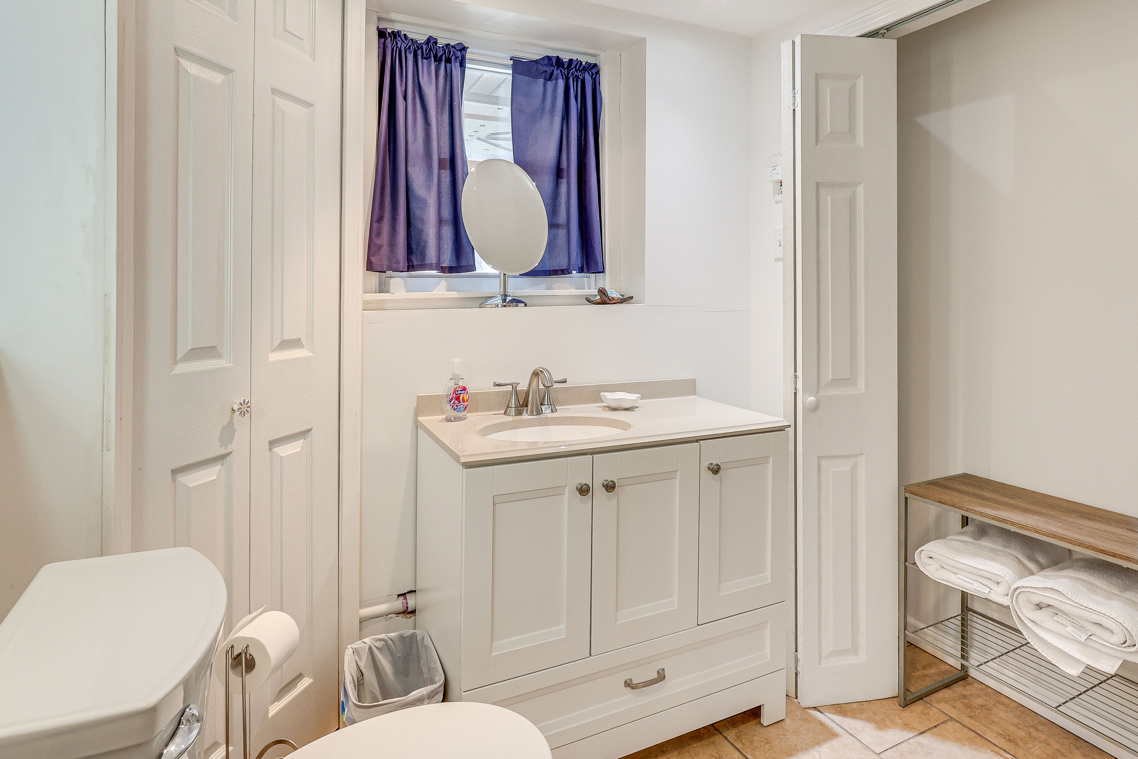 Full Bathroom | Complimentary Toiletries