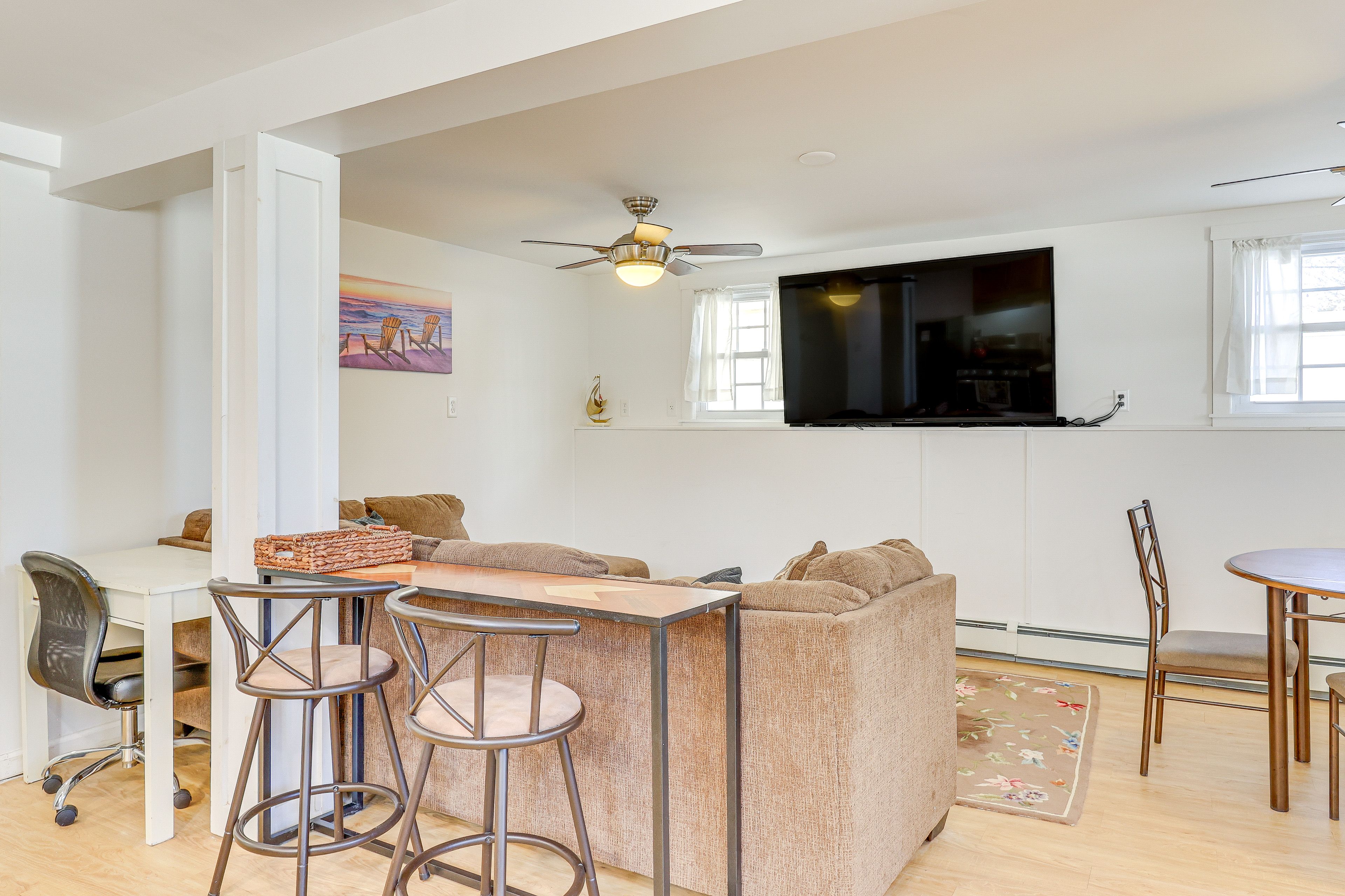 Living Room | Free WiFi | Window A/C Unit | Electric Heating
