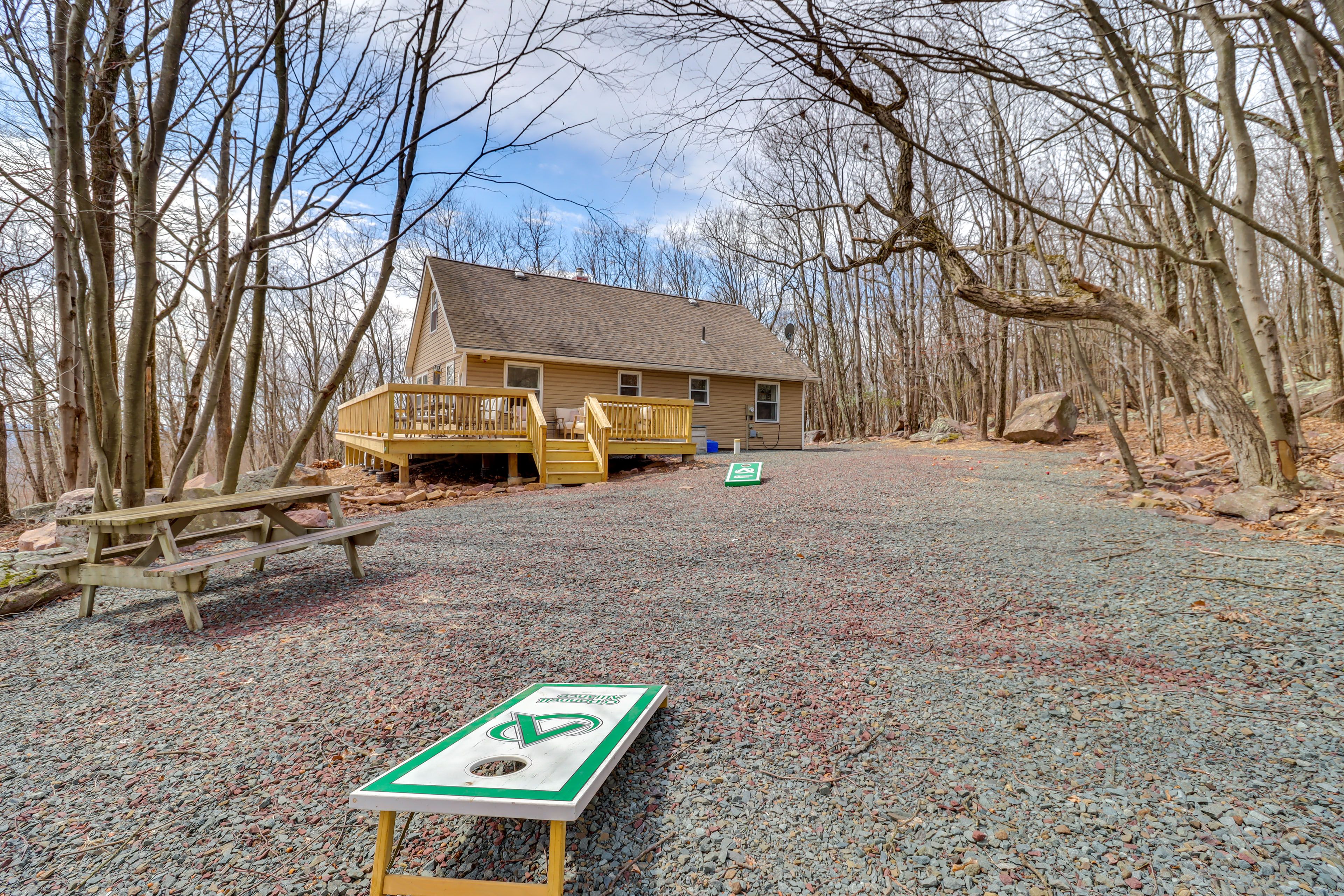 Cabin Exterior | Cornhole | Picnic Table