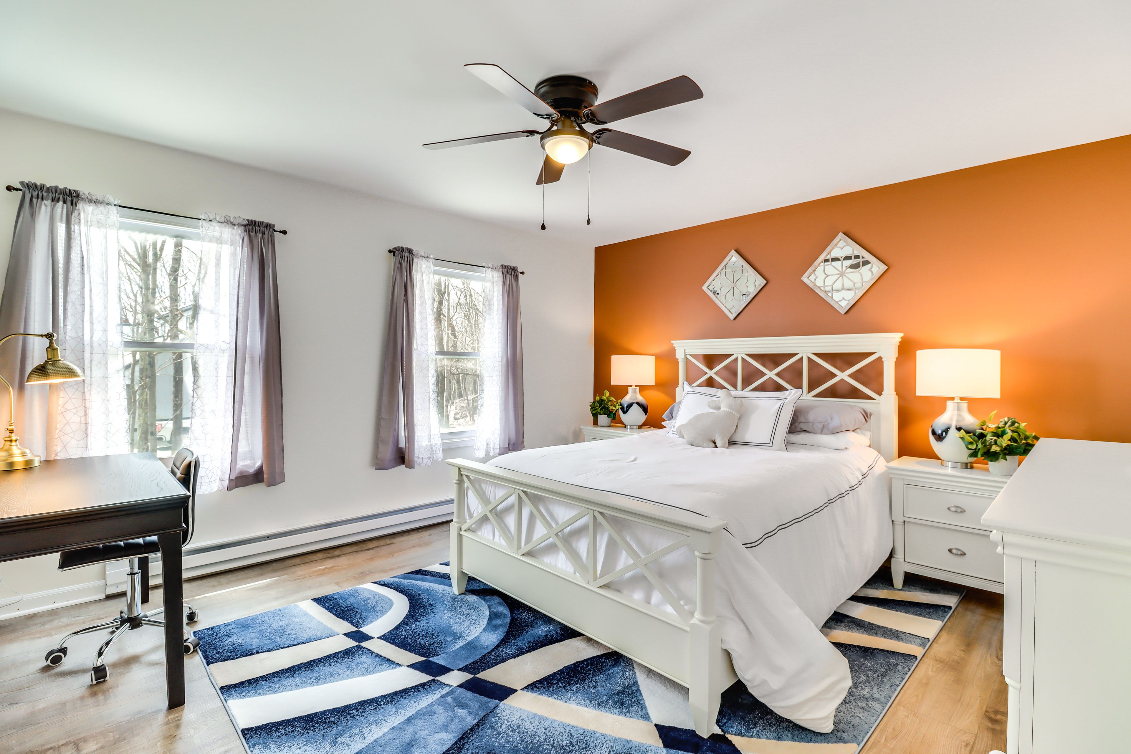 Bedroom 1 | Queen Bed | Laptop Workspace | Free WiFi | 1st Floor