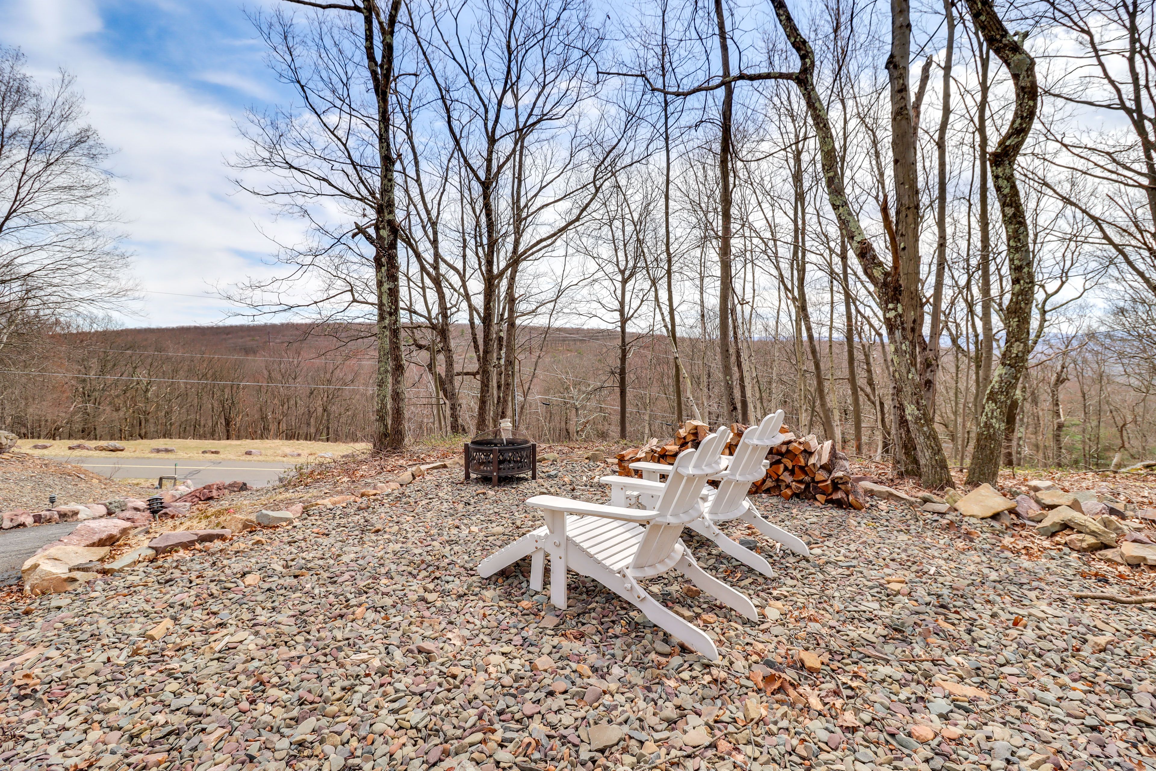 Cabin Exterior | Wood-Burning Fire Pit