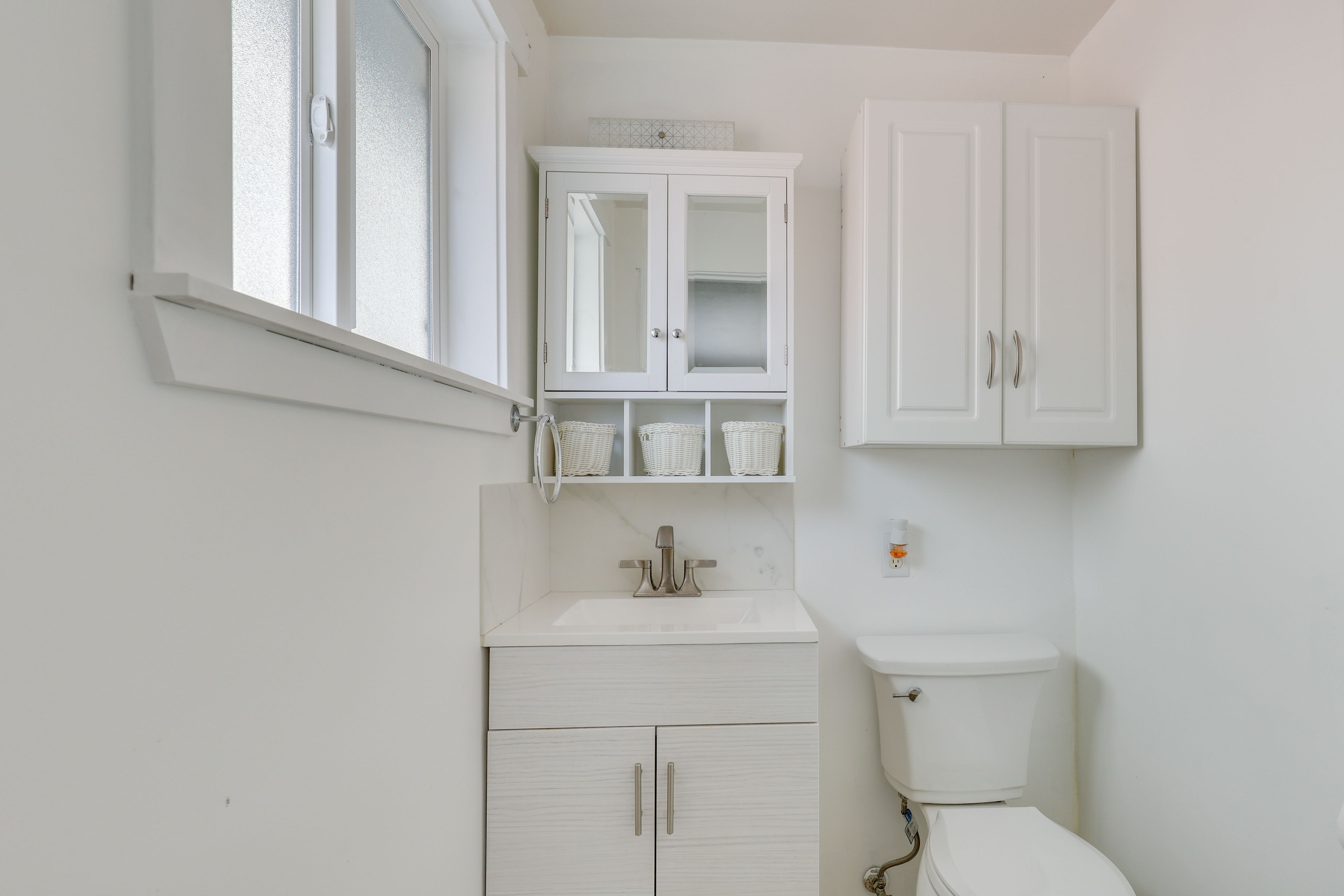 En-Suite Half Bathroom | Towels Provided