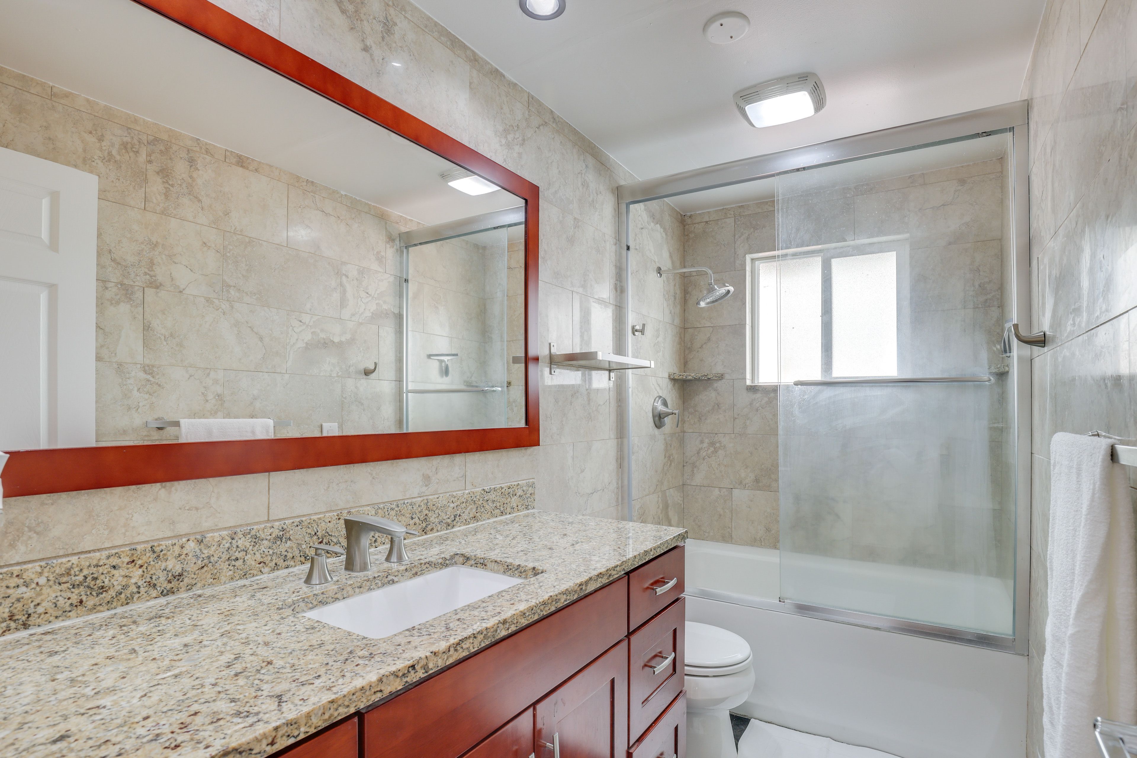 Full Bathroom | Complimentary Toiletries