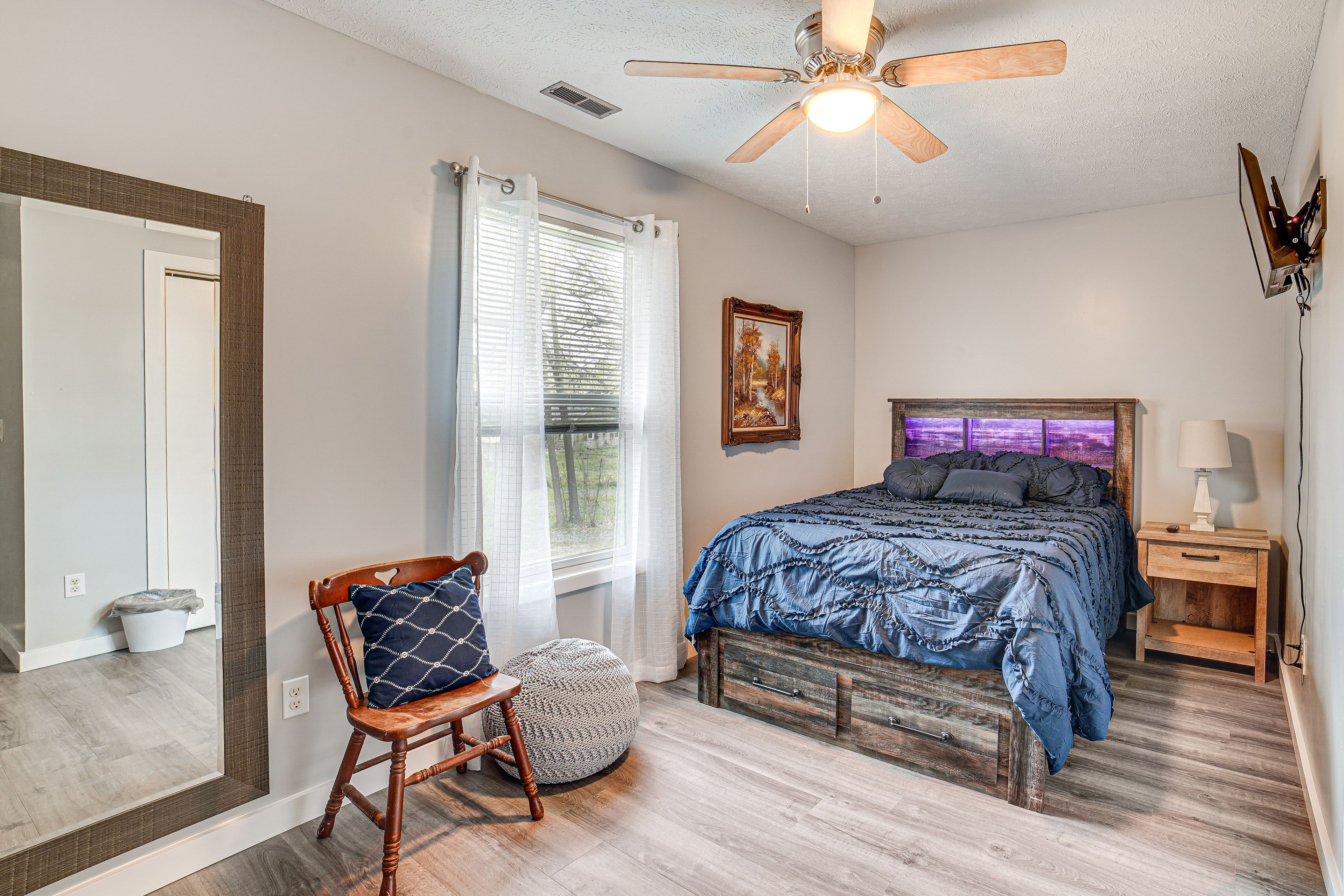 Bedroom 2 | Full Bed | Smart TV