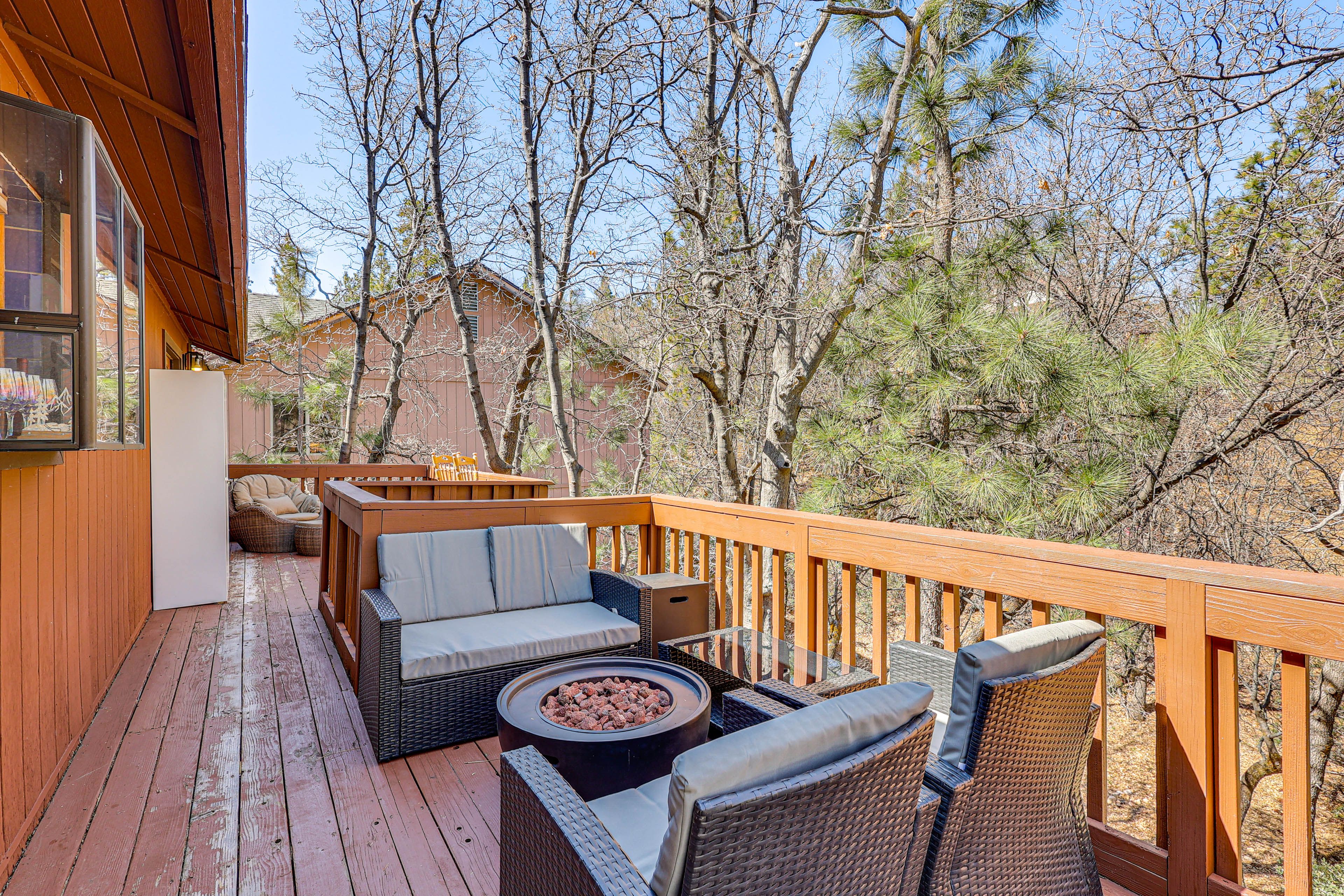 Deck | Fire Pit | Gas Grill