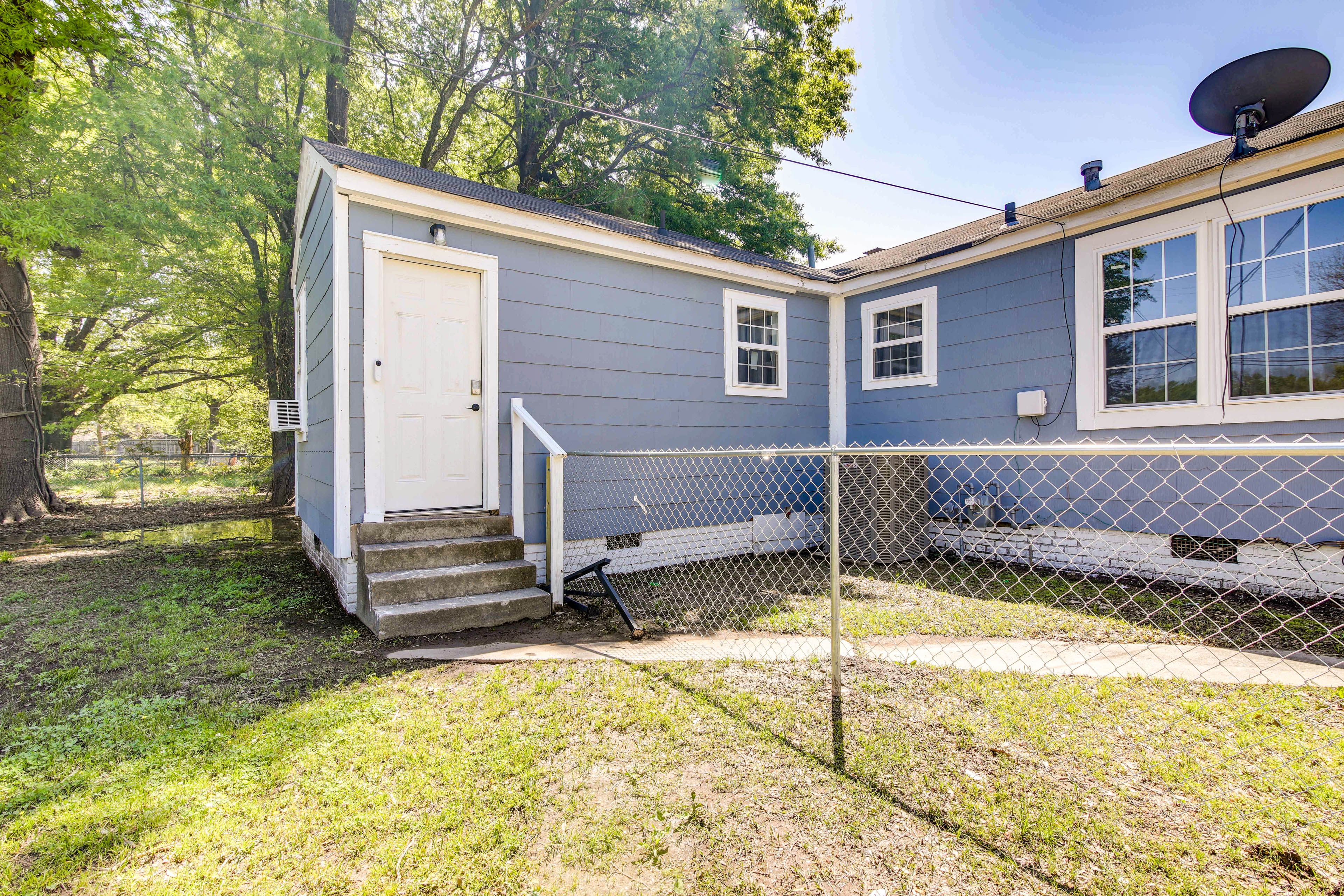 Studio Entrance | Single-Story Unit