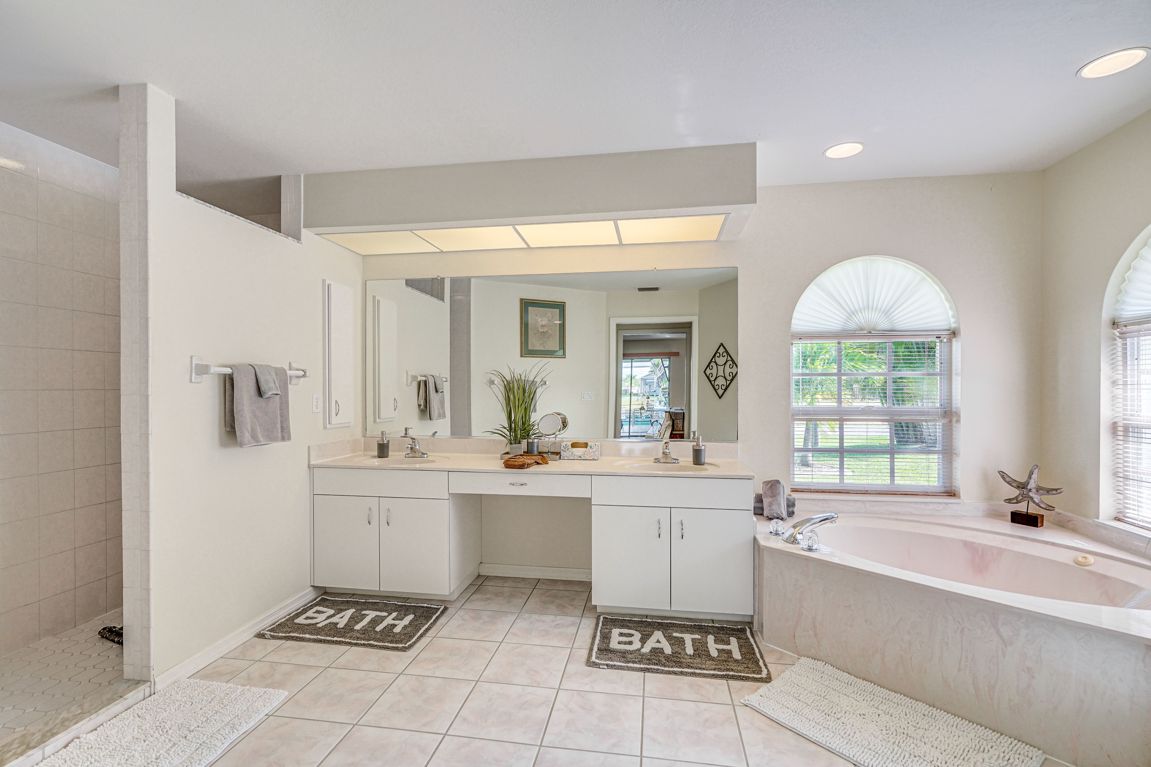 En-Suite Bathroom | Towels Provided