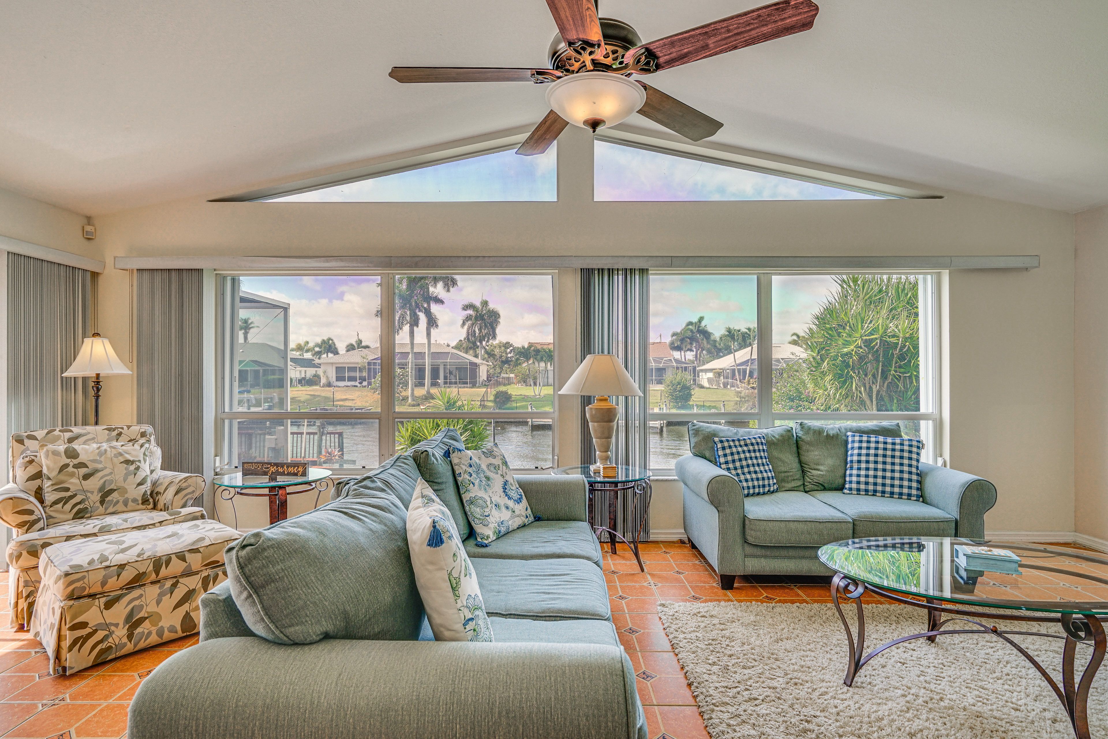 Living Room | Smart TV