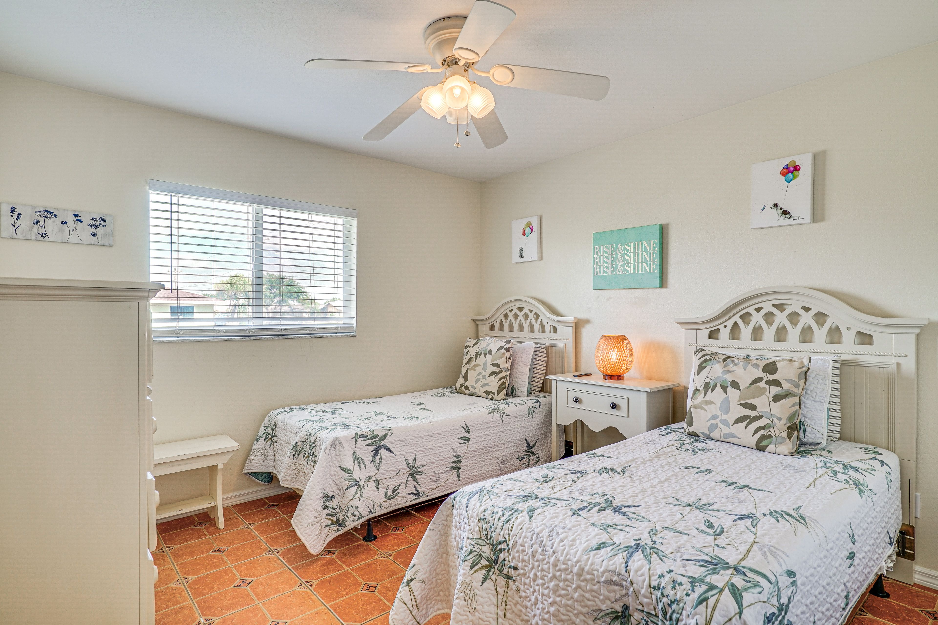 Bedroom 4 | 2 Twin XL Beds (Can Convert to King Bed) | Smart TV