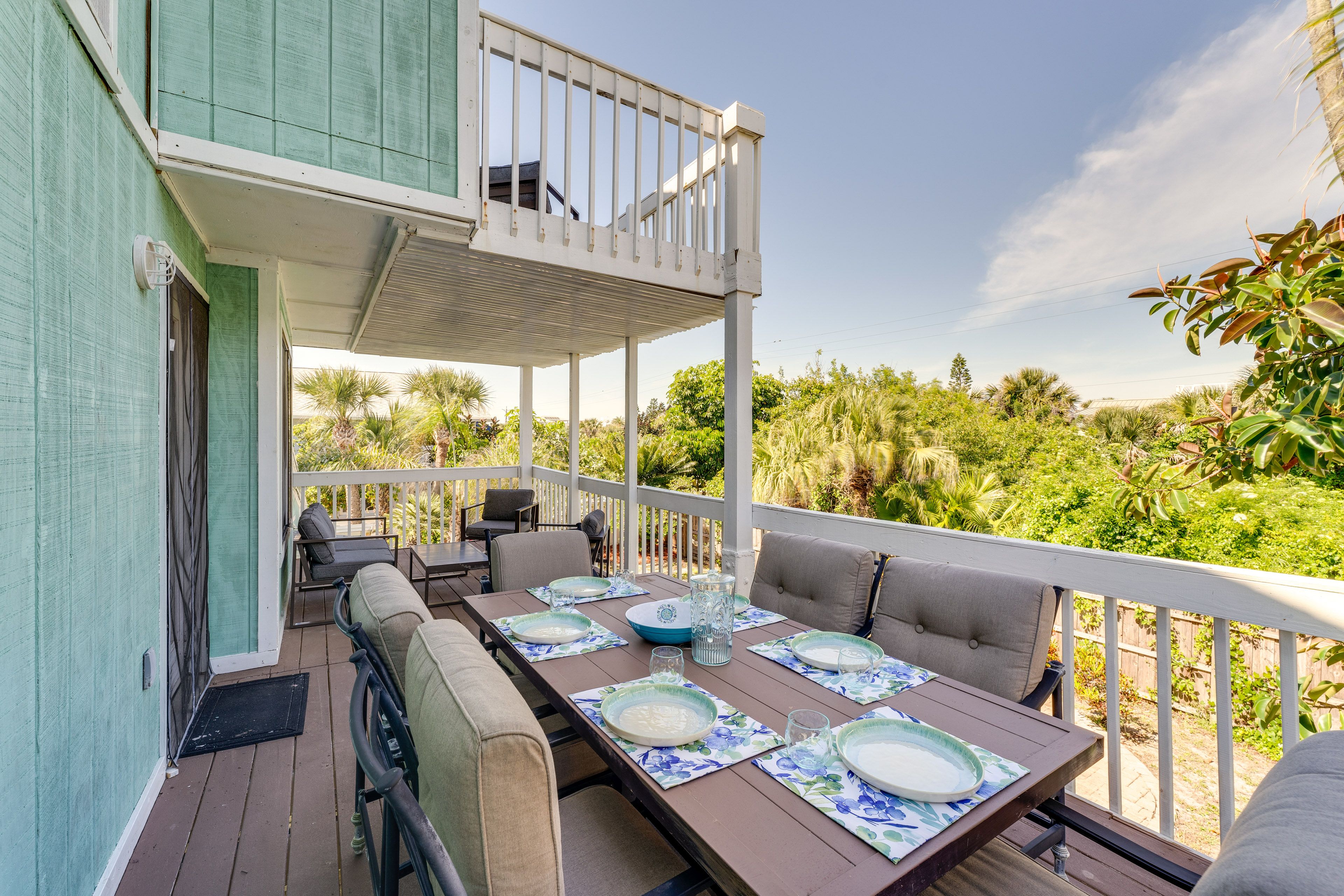 2nd-Floor Deck | Outdoor Dining Area