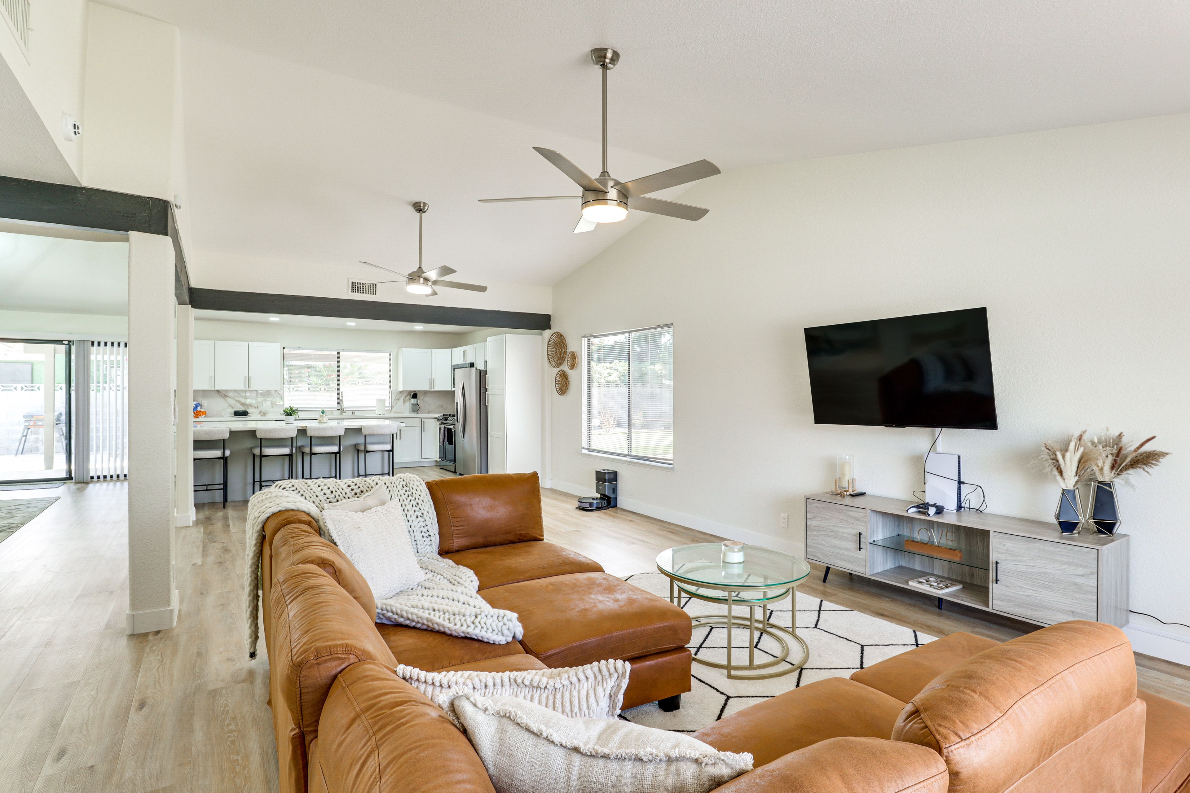 Living Room | Free WiFi | Smart TV | Central A/C