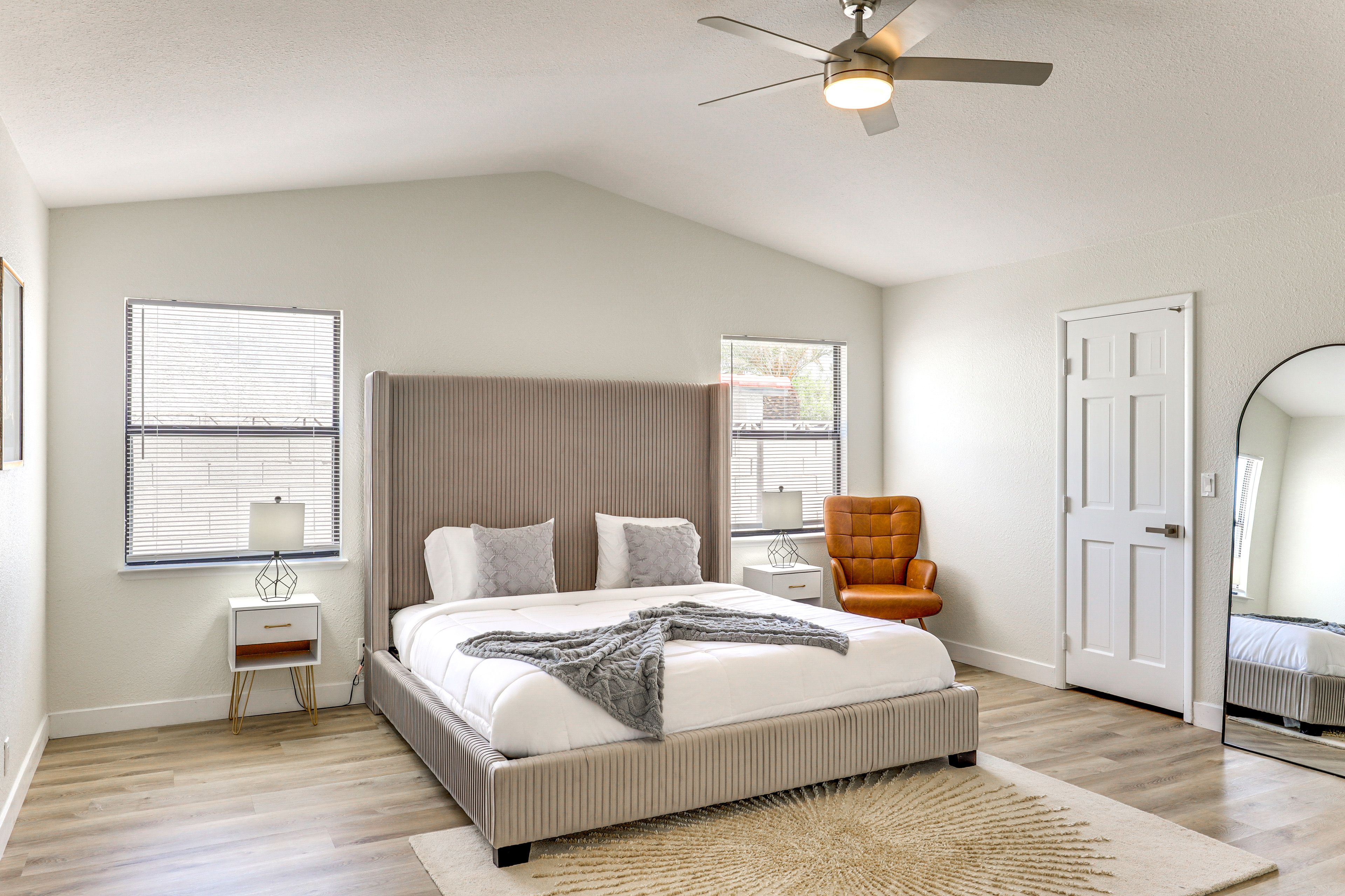 Bedroom 1 | King Bed
